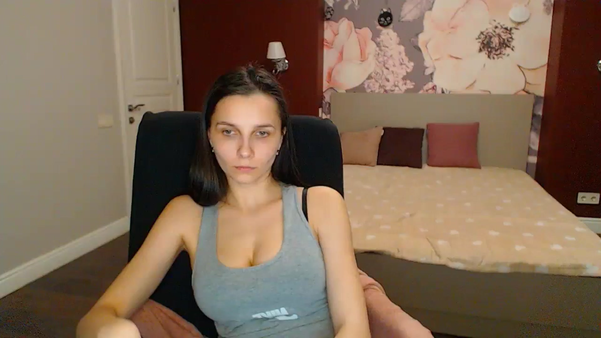 Gallery image thumbnail from Karina_Mils's myfreecams stream on, 04/12/2024, 20:24 image 18 of 20