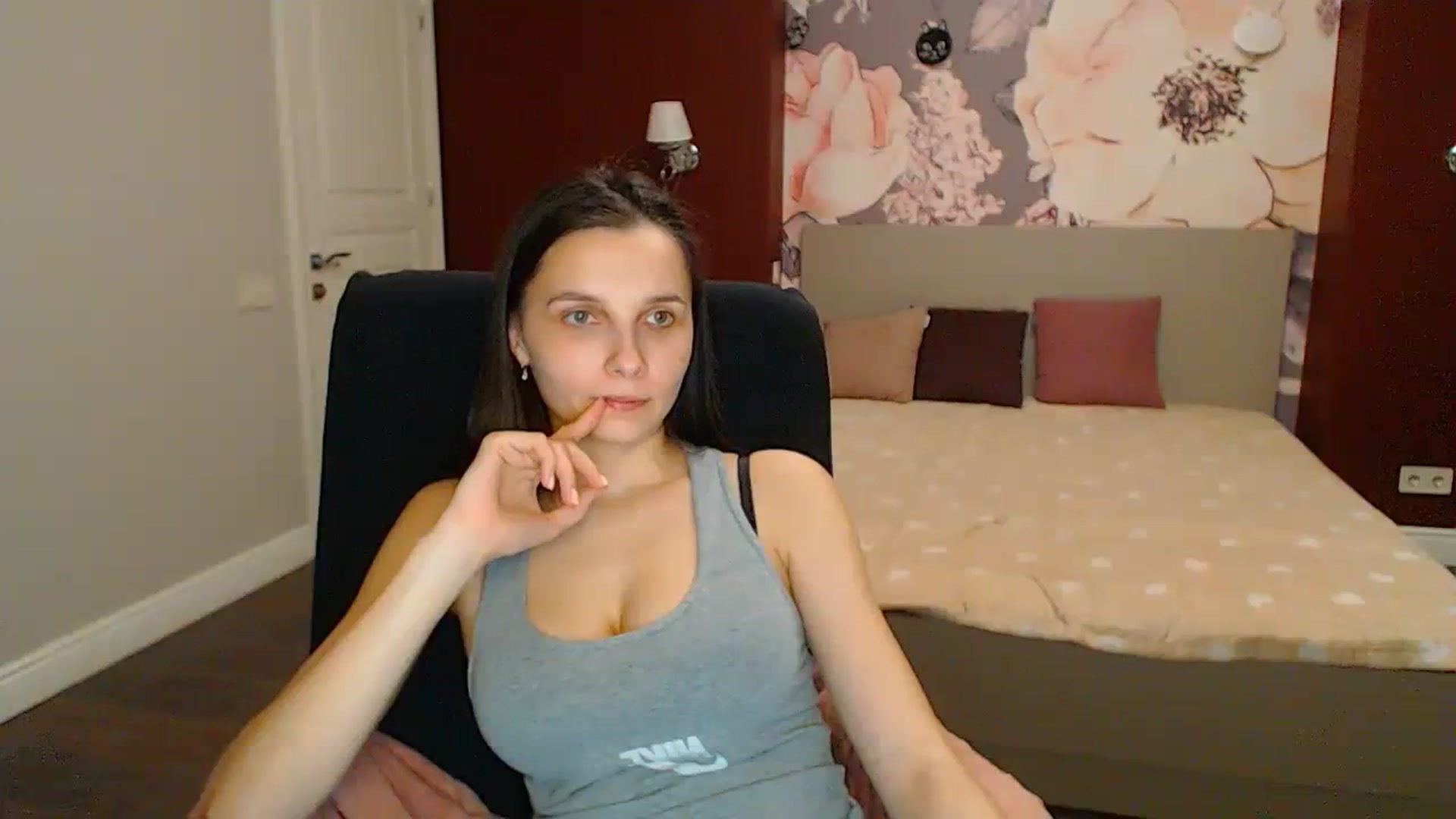 Gallery image thumbnail from Karina_Mils's myfreecams stream on, 04/12/2024, 20:24 image 19 of 20