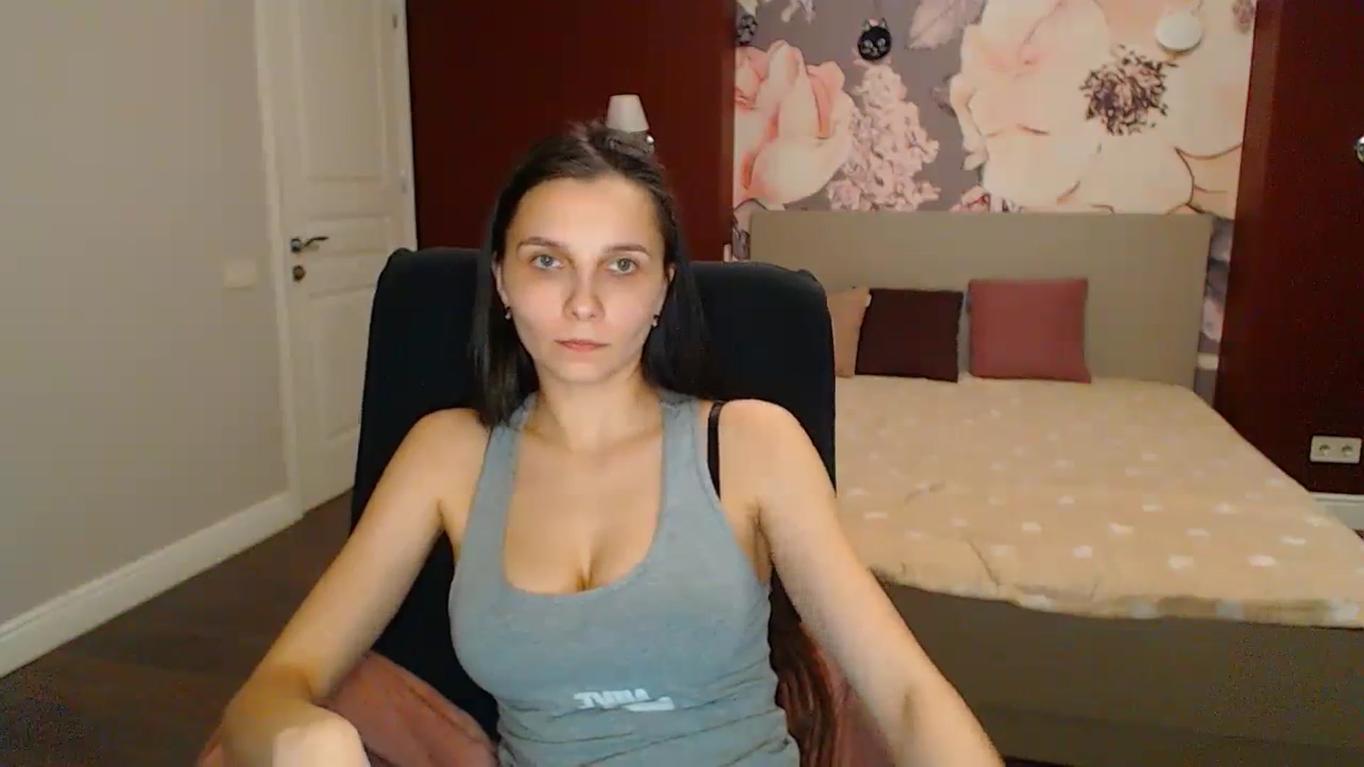 Gallery image thumbnail from Karina_Mils's myfreecams stream on, 04/12/2024, 20:24 image 5 of 20