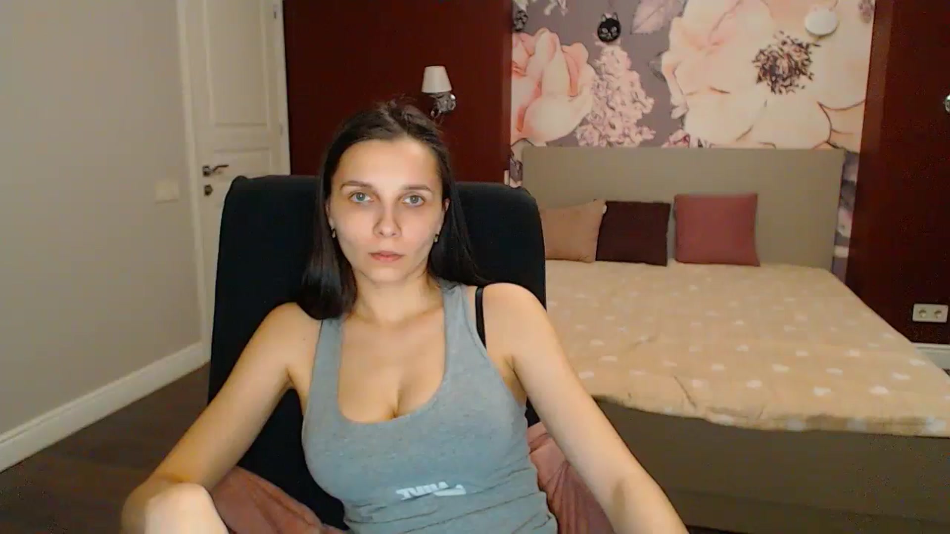 Gallery image thumbnail from Karina_Mils's myfreecams stream on, 04/12/2024, 20:24 image 12 of 20