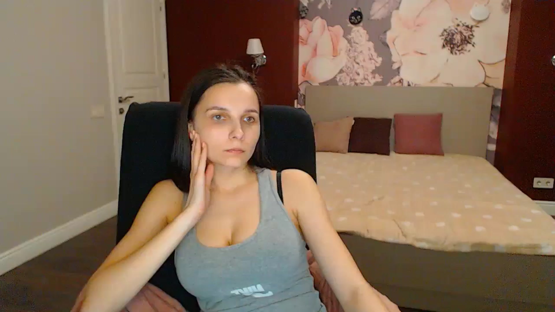Gallery image thumbnail from Karina_Mils's myfreecams stream on, 04/12/2024, 20:24 image 17 of 20