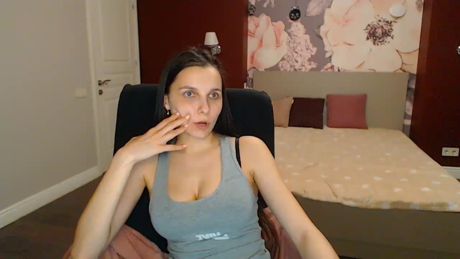 Gallery image thumbnail from Karina_Mils's myfreecams stream on, 04/12/2024, 20:24 image 10 of 20
