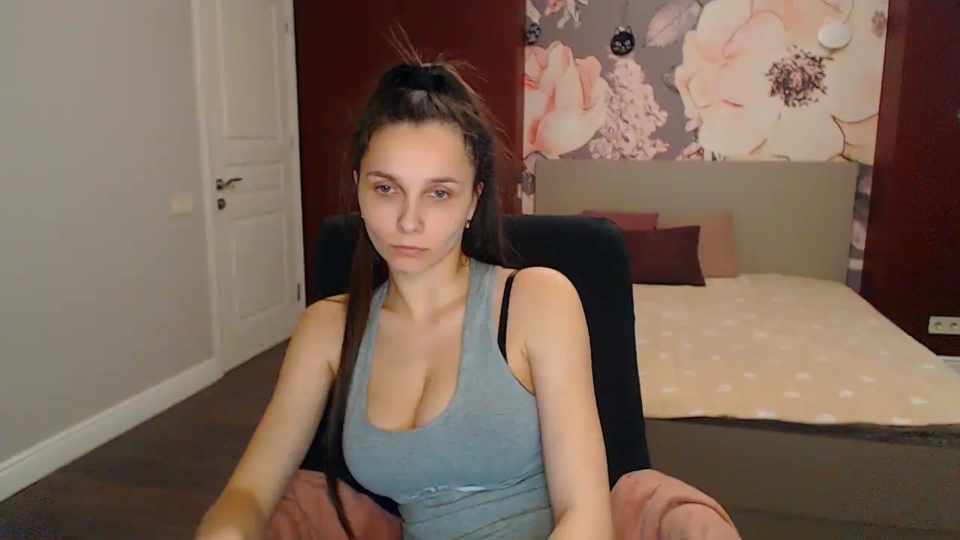 Gallery image thumbnail from Karina_Mils's myfreecams stream on, 04/14/2024, 15:14 image 16 of 20