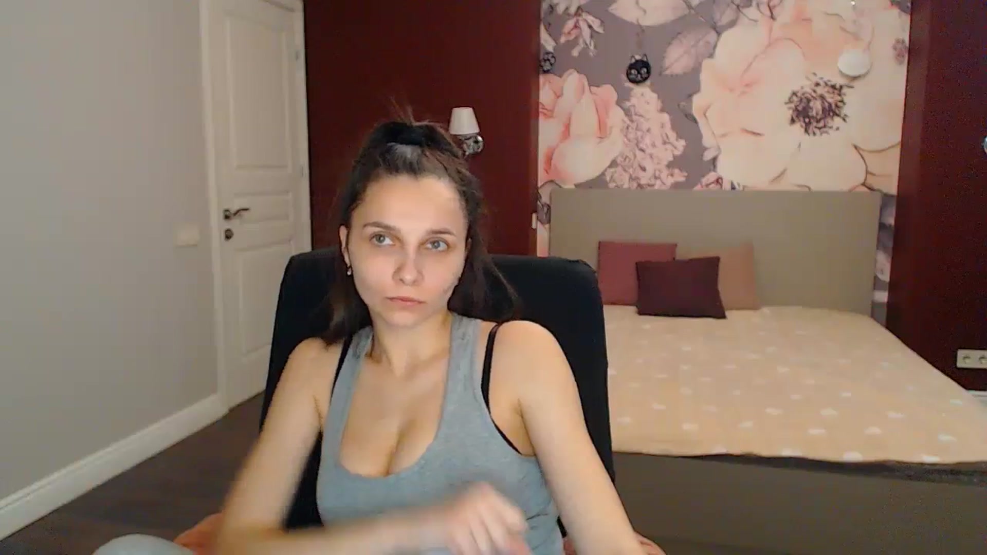 Gallery image thumbnail from Karina_Mils's myfreecams stream on, 04/14/2024, 15:14 image 4 of 20