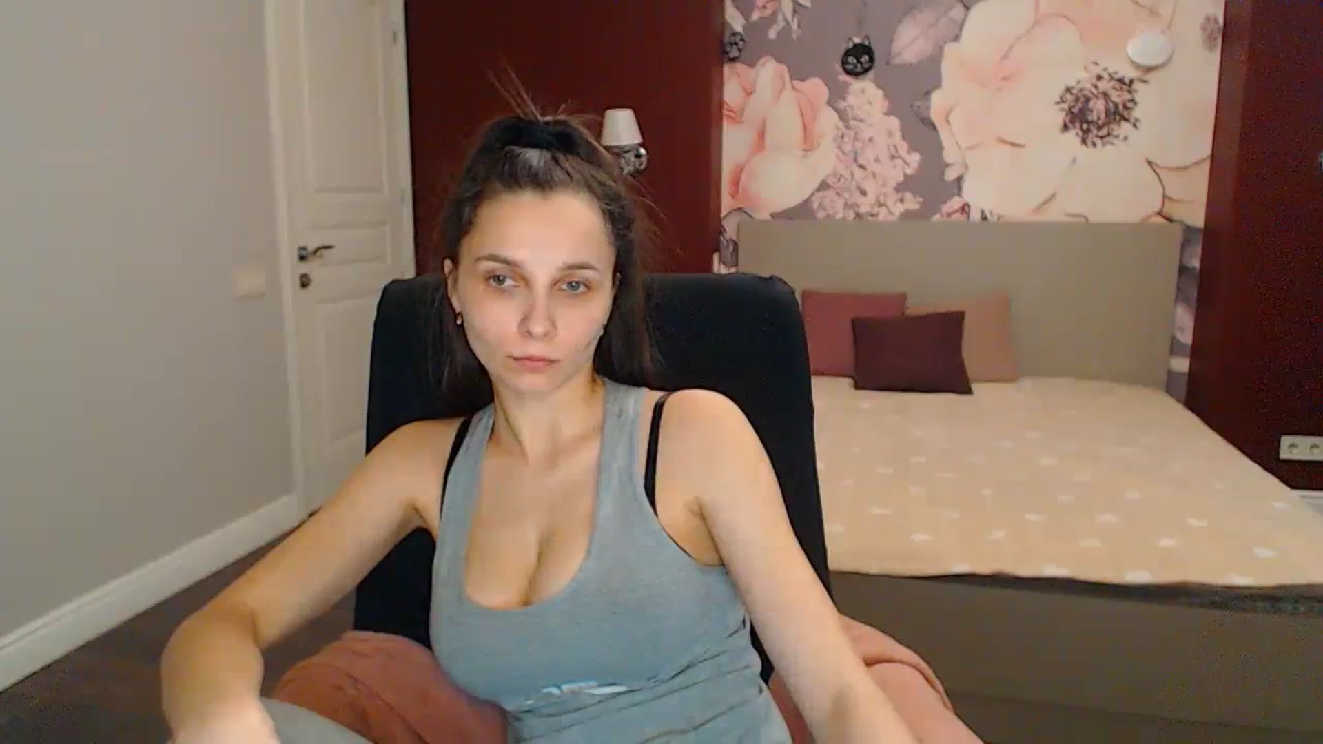 Gallery image thumbnail from Karina_Mils's myfreecams stream on, 04/14/2024, 15:14 image 14 of 20