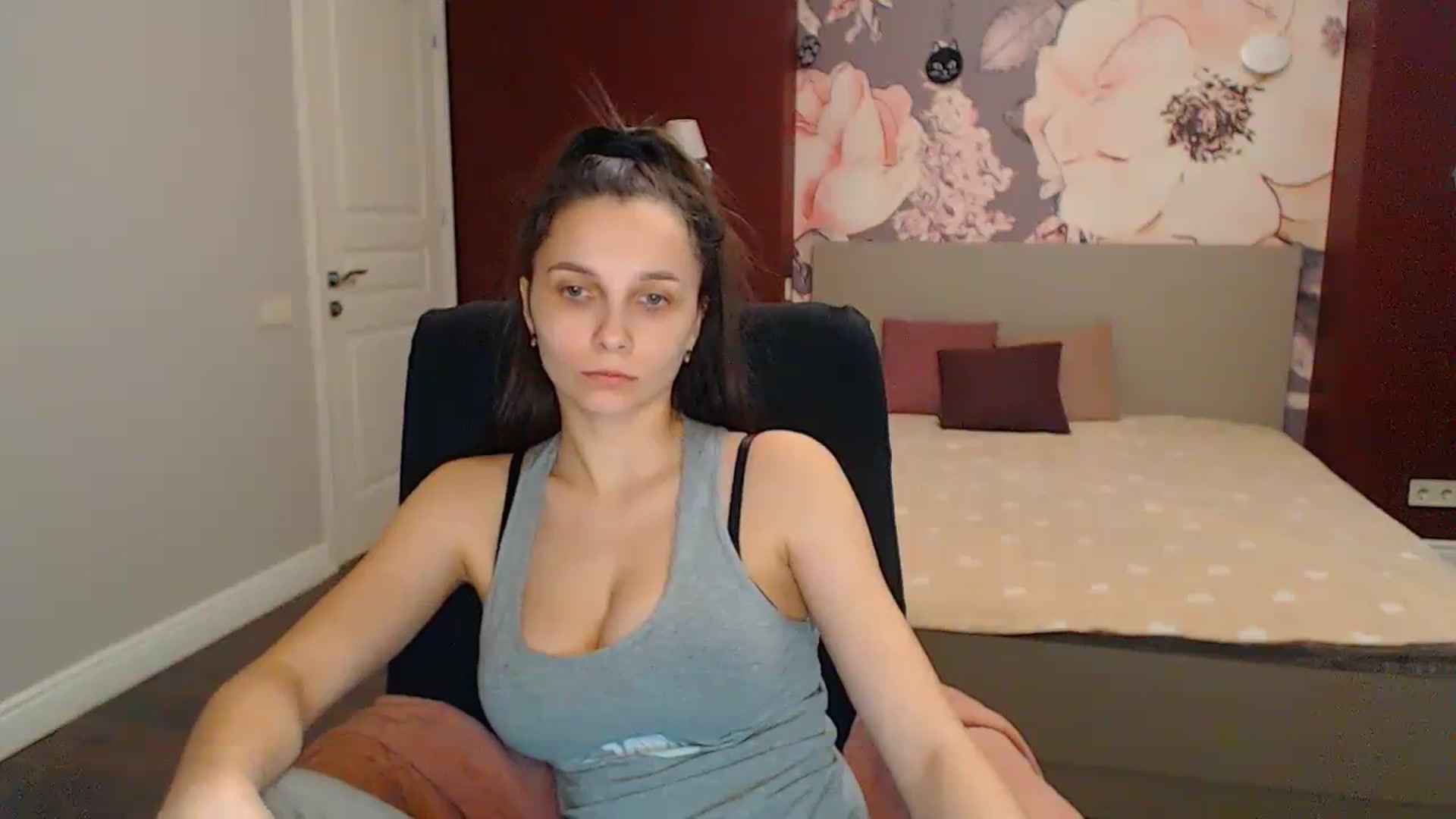 Gallery image thumbnail from Karina_Mils's myfreecams stream on, 04/14/2024, 15:14 image 13 of 20