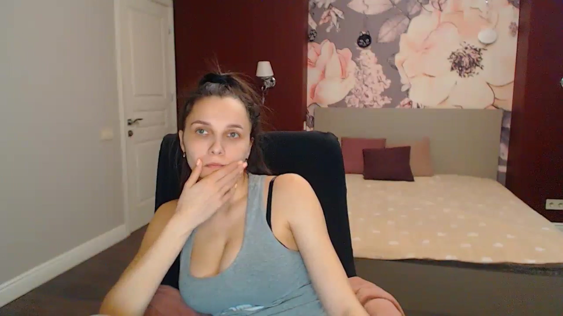 Gallery image thumbnail from Karina_Mils's myfreecams stream on, 04/14/2024, 15:14 image 12 of 20