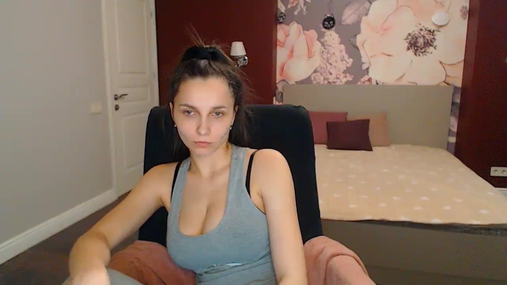 Gallery image thumbnail from Karina_Mils's myfreecams stream on, 04/14/2024, 15:14 image 15 of 20