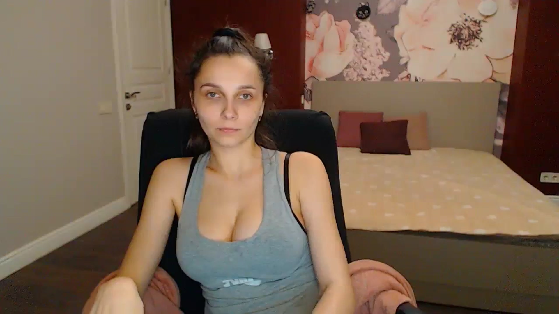 Gallery image thumbnail from Karina_Mils's myfreecams stream on, 04/14/2024, 17:21 image 19 of 20