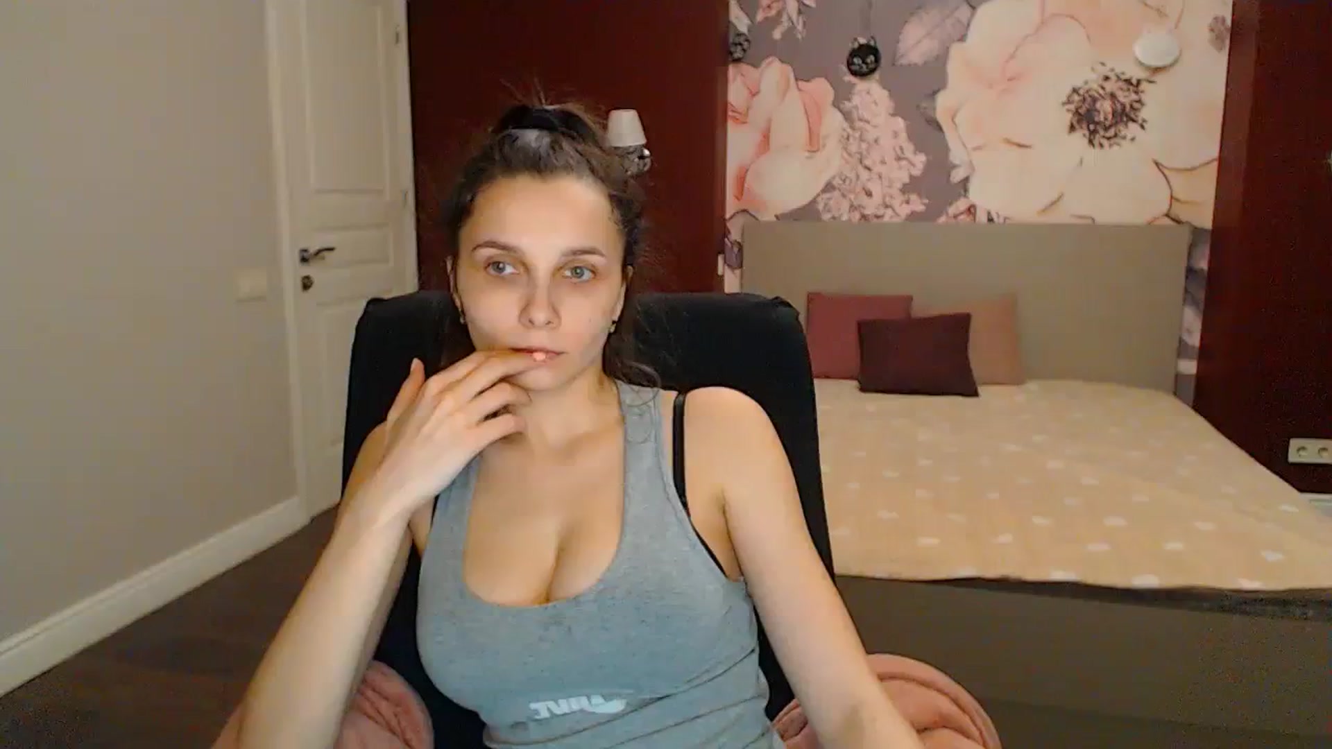 Gallery image thumbnail from Karina_Mils's myfreecams stream on, 04/14/2024, 17:21 image 20 of 20
