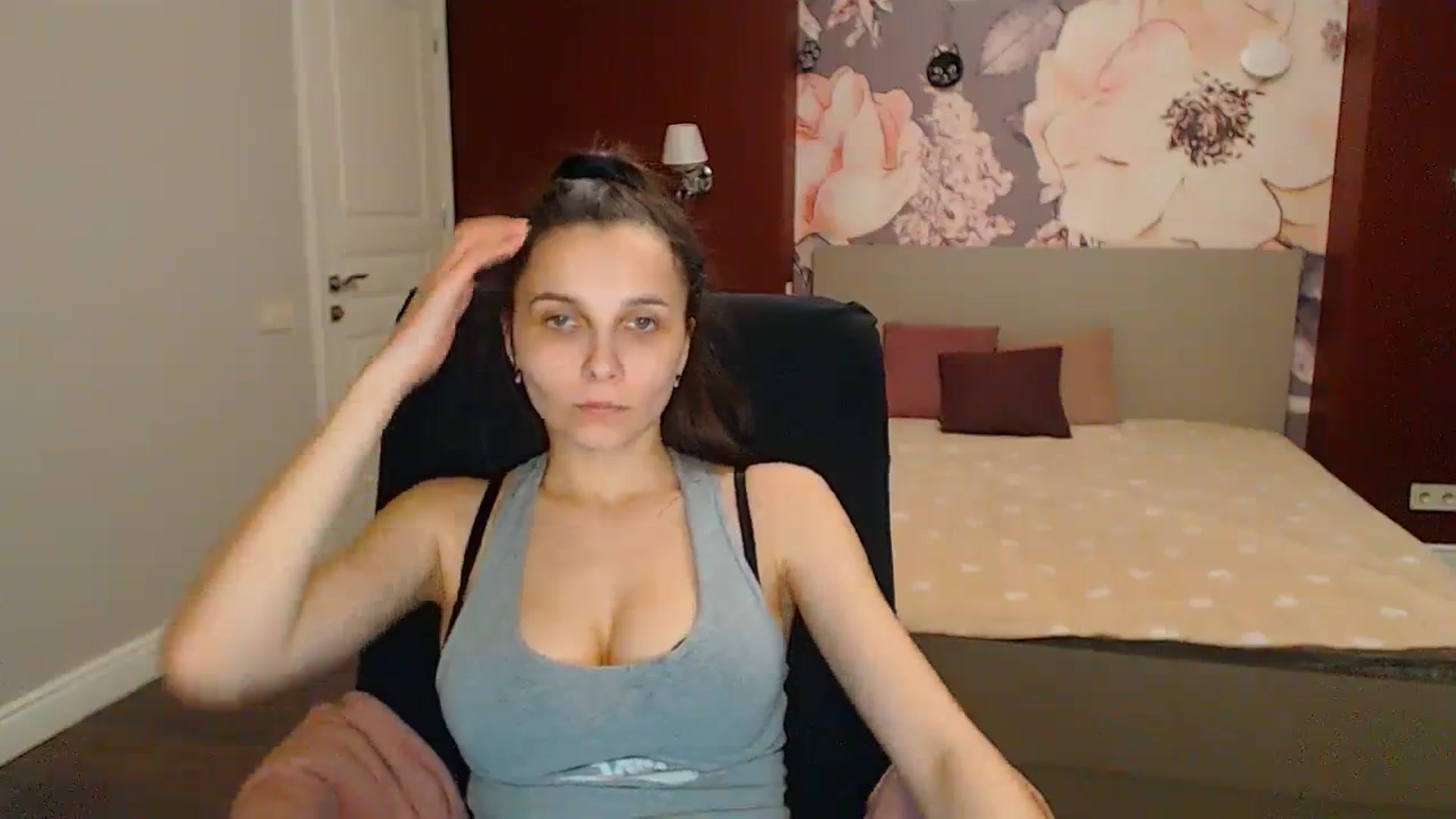 Gallery image thumbnail from Karina_Mils's myfreecams stream on, 04/14/2024, 17:21 image 8 of 20