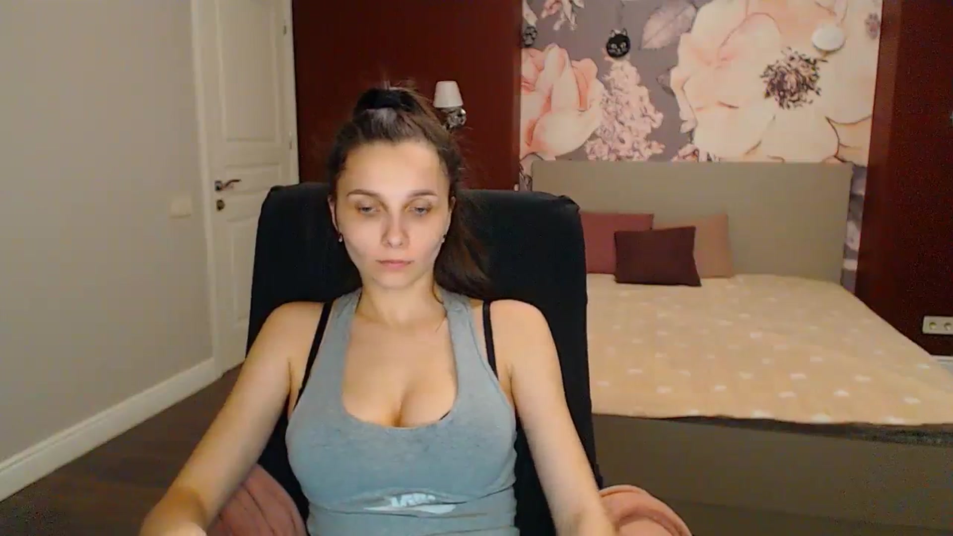 Gallery image thumbnail from Karina_Mils's myfreecams stream on, 04/14/2024, 17:21 image 7 of 20