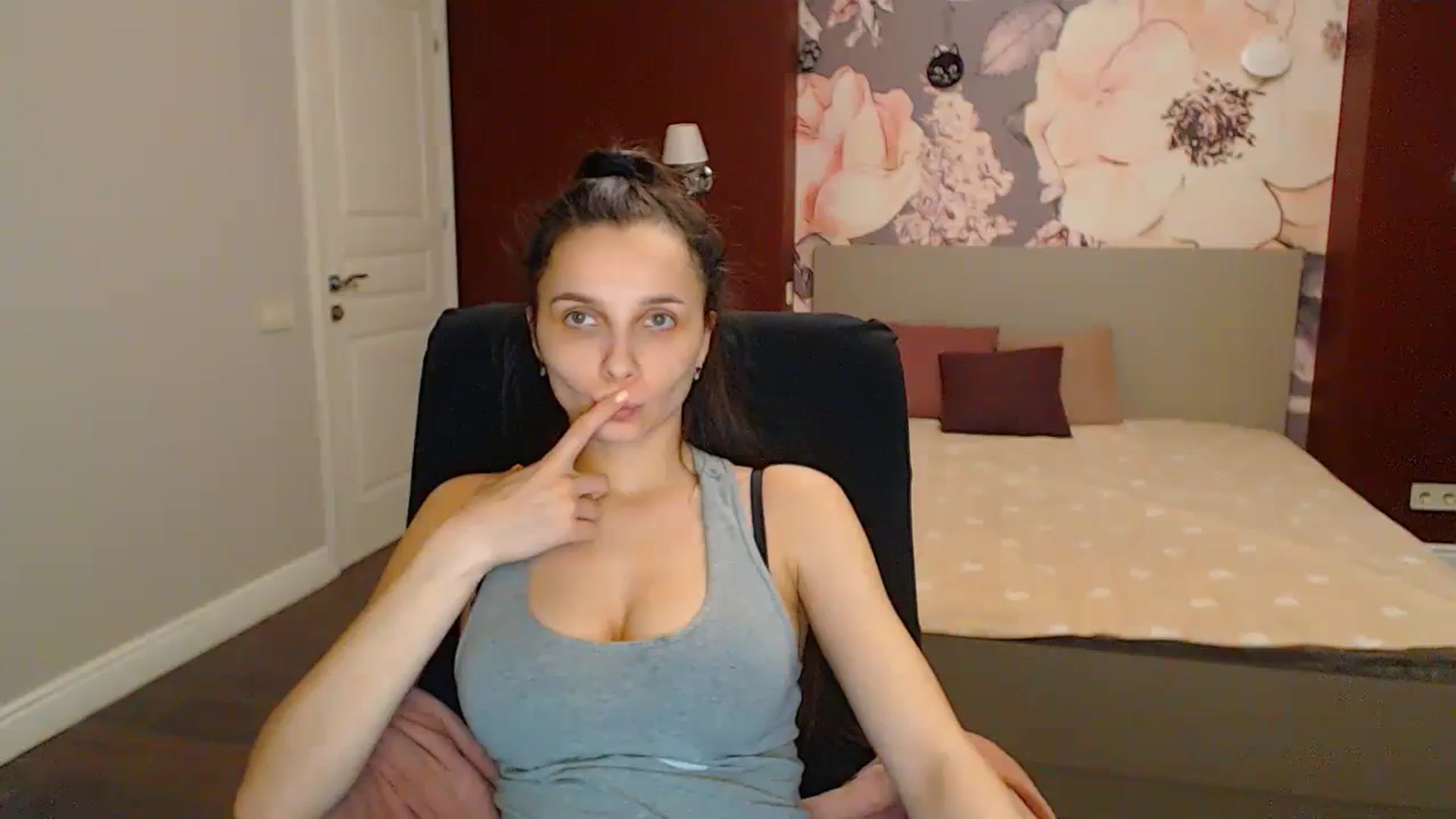 Gallery image thumbnail from Karina_Mils's myfreecams stream on, 04/14/2024, 17:21 image 2 of 20