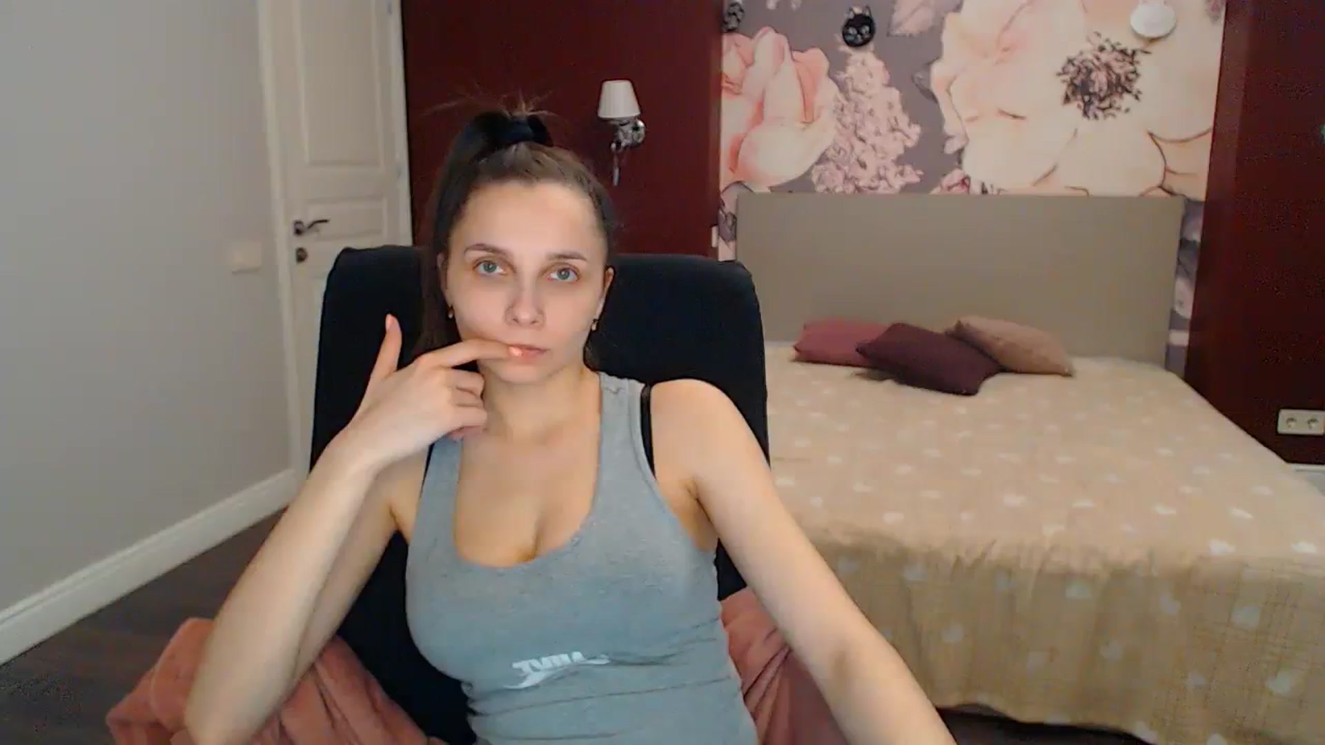 Gallery image thumbnail from Karina_Mils's myfreecams stream on, 04/15/2024, 09:16 image 3 of 20