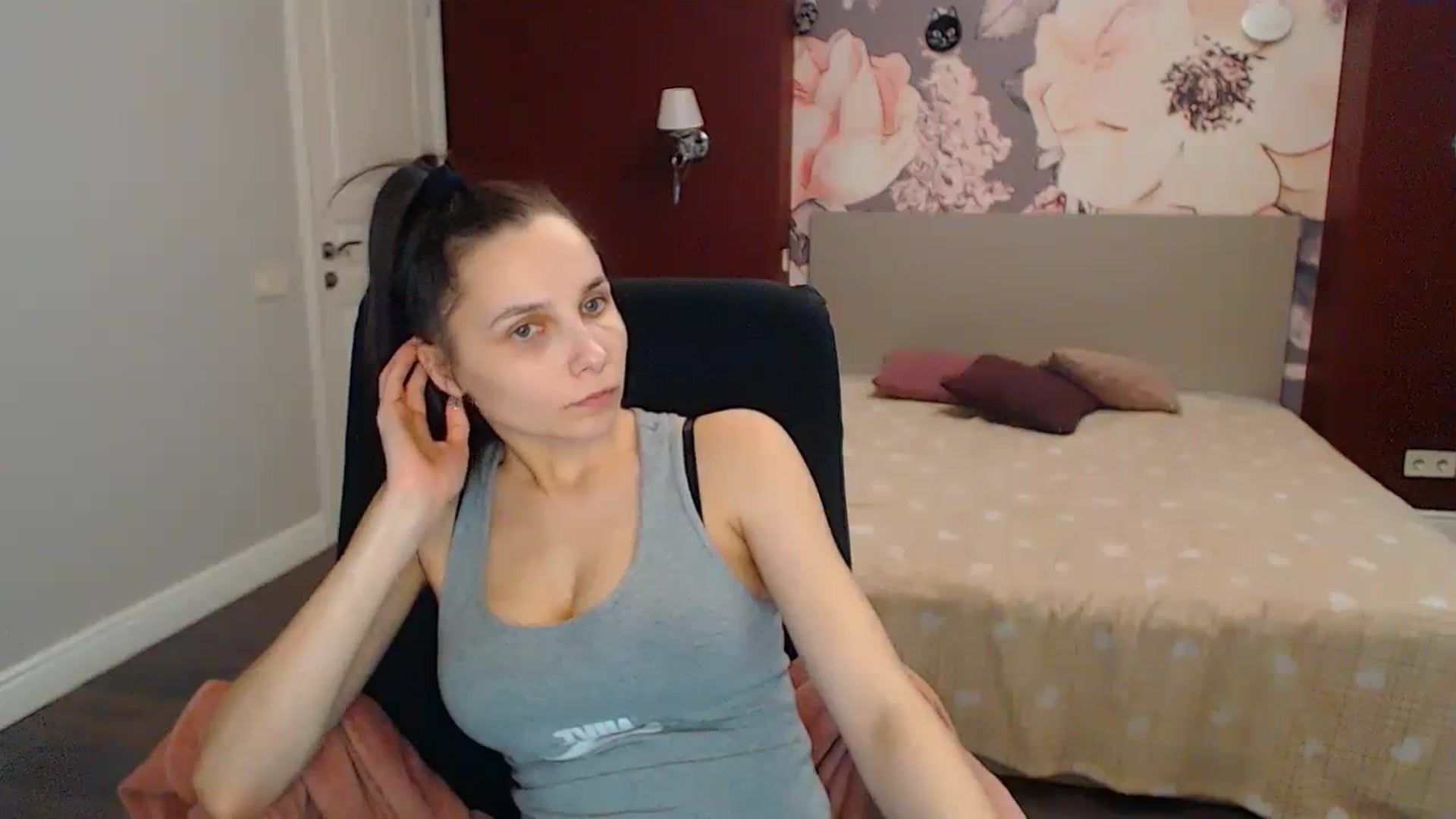 Gallery image thumbnail from Karina_Mils's myfreecams stream on, 04/15/2024, 09:16 image 4 of 20