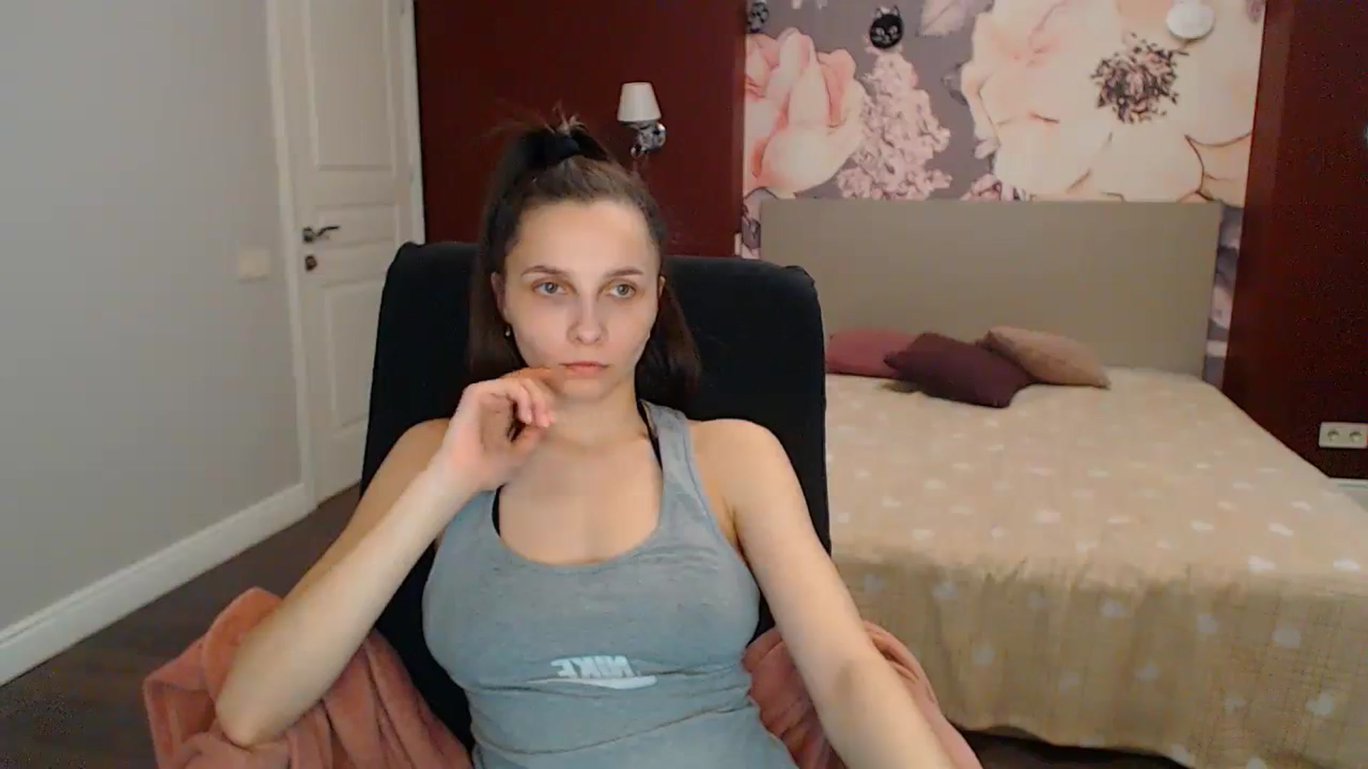 Gallery image thumbnail from Karina_Mils's myfreecams stream on, 04/15/2024, 09:16 image 17 of 20