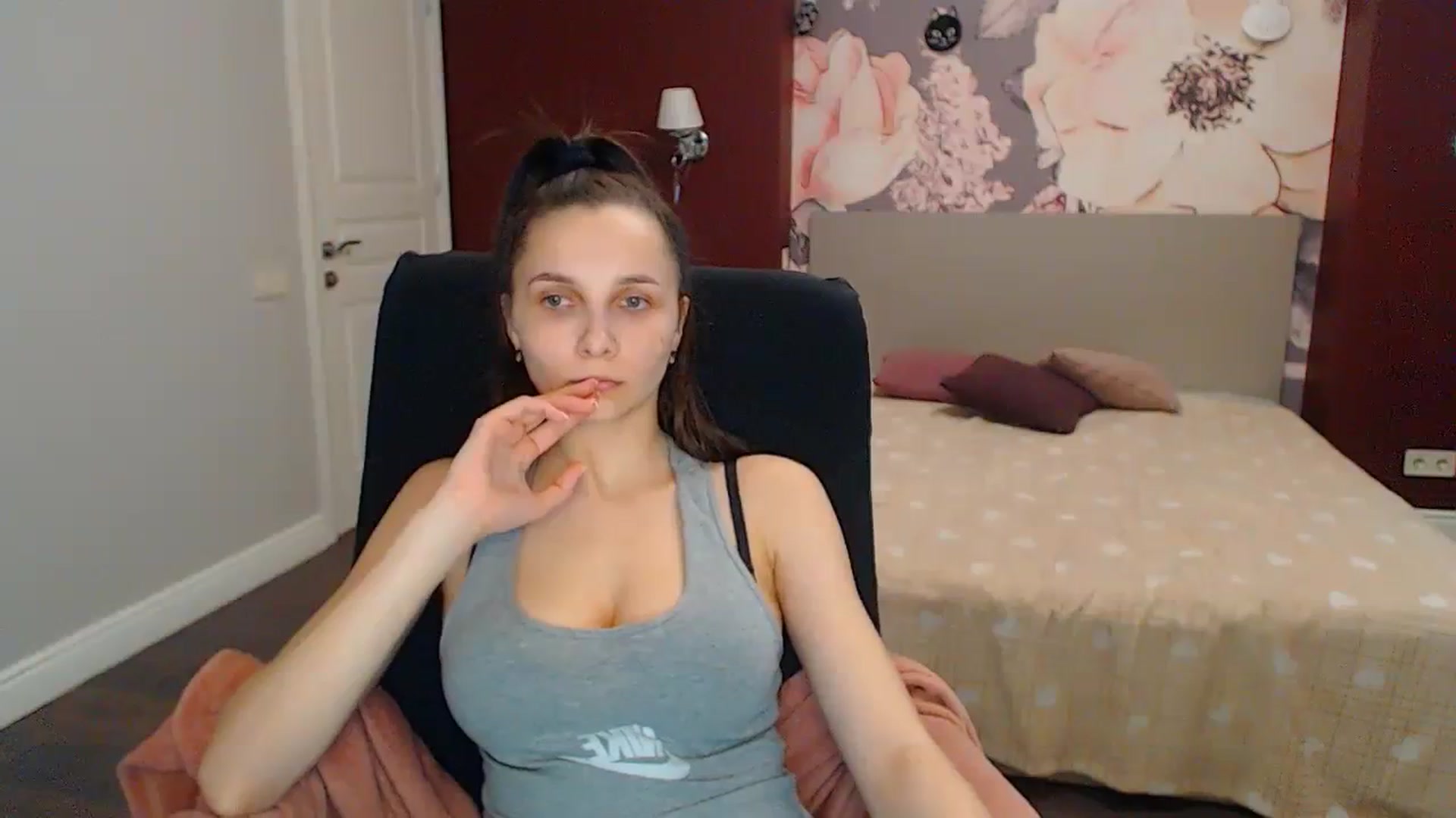 Gallery image thumbnail from Karina_Mils's myfreecams stream on, 04/15/2024, 09:16 image 11 of 20