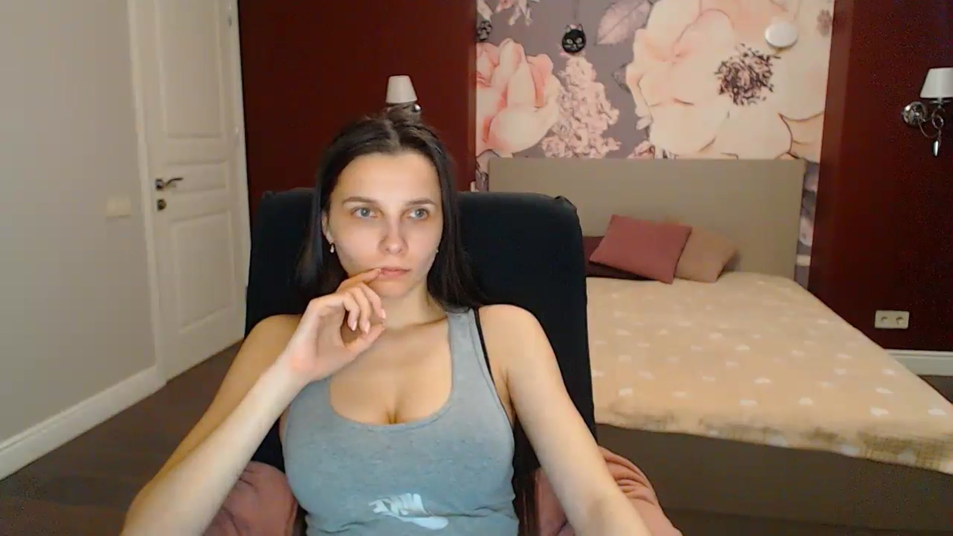 Gallery image thumbnail from Karina_Mils's myfreecams stream on, 04/19/2024, 14:54 image 10 of 20
