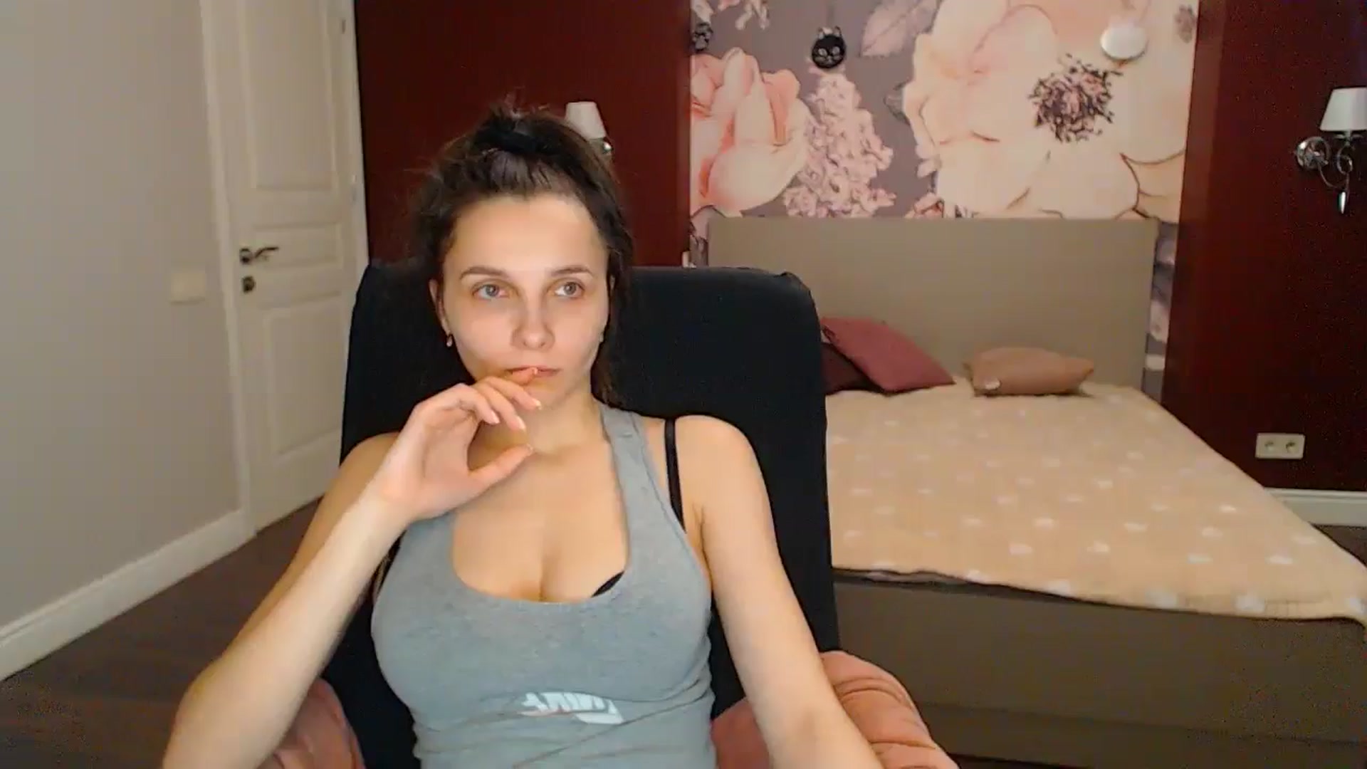 Gallery image thumbnail from Karina_Mils's myfreecams stream on, 04/22/2024, 10:58 image 16 of 20