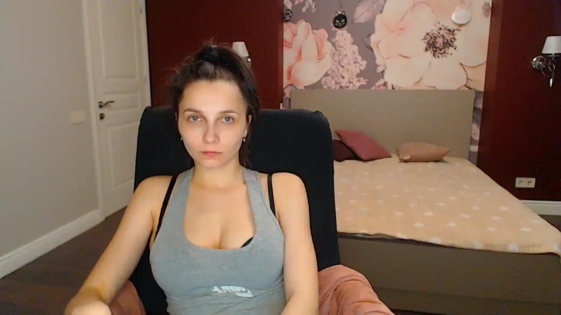 Gallery image thumbnail from Karina_Mils's myfreecams stream on, 04/22/2024, 10:58 image 17 of 20