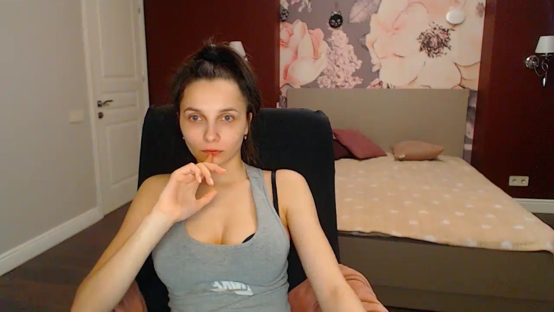 Gallery image thumbnail from Karina_Mils's myfreecams stream on, 04/22/2024, 10:58 image 14 of 20
