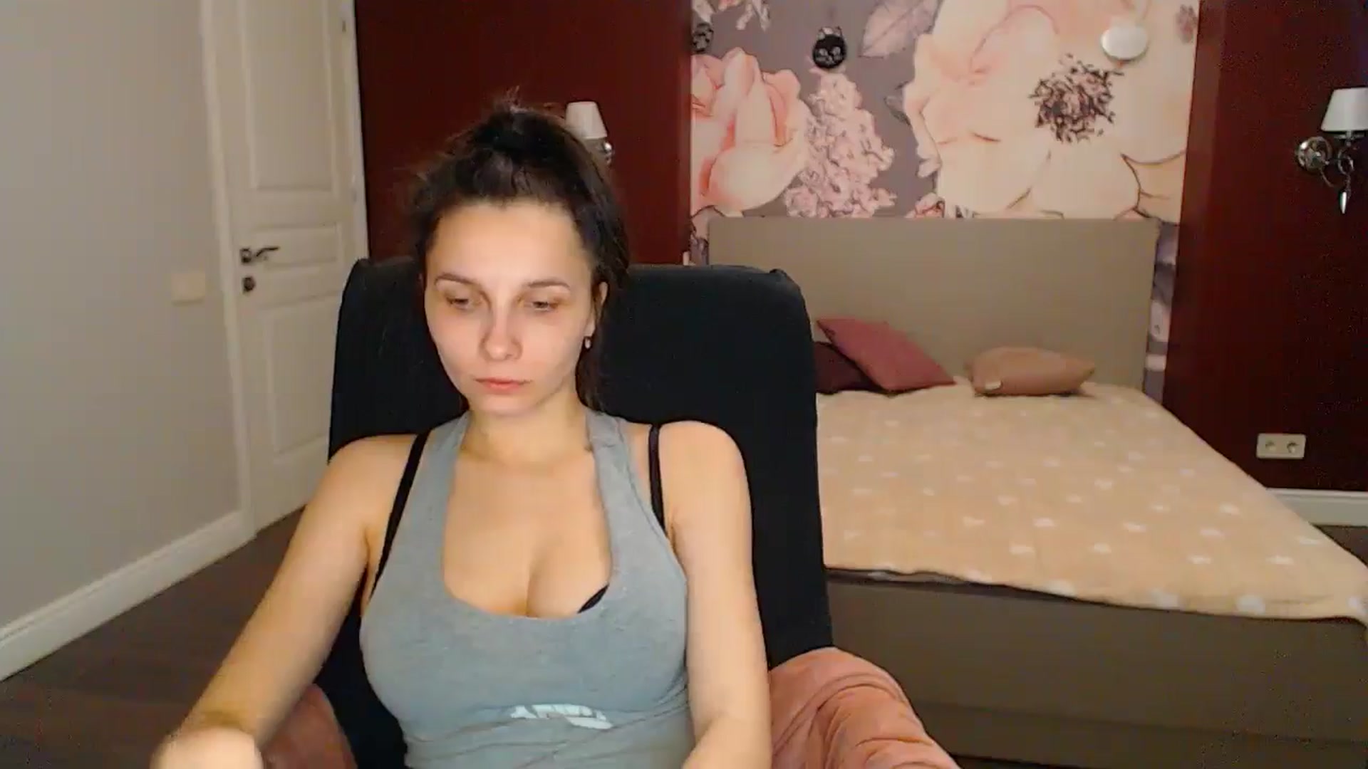 Gallery image thumbnail from Karina_Mils's myfreecams stream on, 04/22/2024, 10:58 image 18 of 20