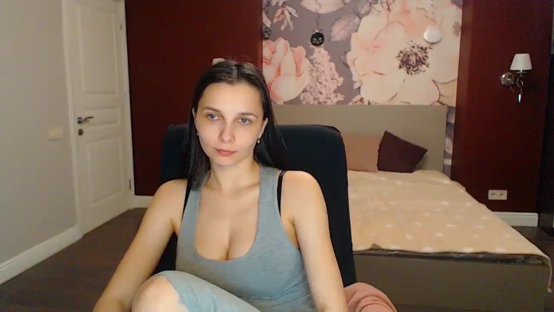 Gallery image thumbnail from Karina_Mils's myfreecams stream on, 04/27/2024, 16:44 image 6 of 20