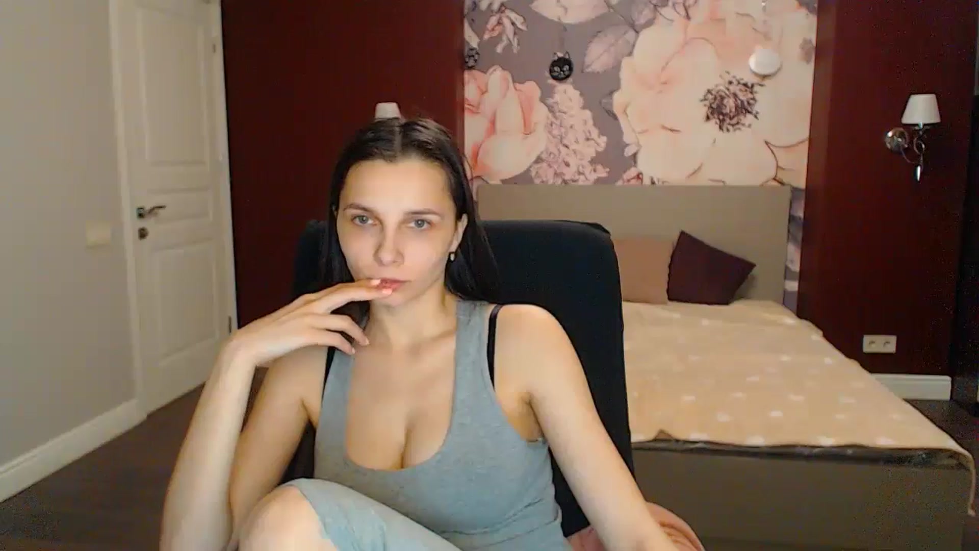 Gallery image thumbnail from Karina_Mils's myfreecams stream on, 04/27/2024, 16:44 image 15 of 20
