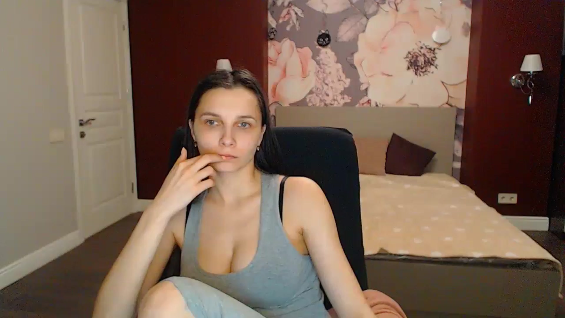 Gallery image thumbnail from Karina_Mils's myfreecams stream on, 04/27/2024, 16:44 image 18 of 20