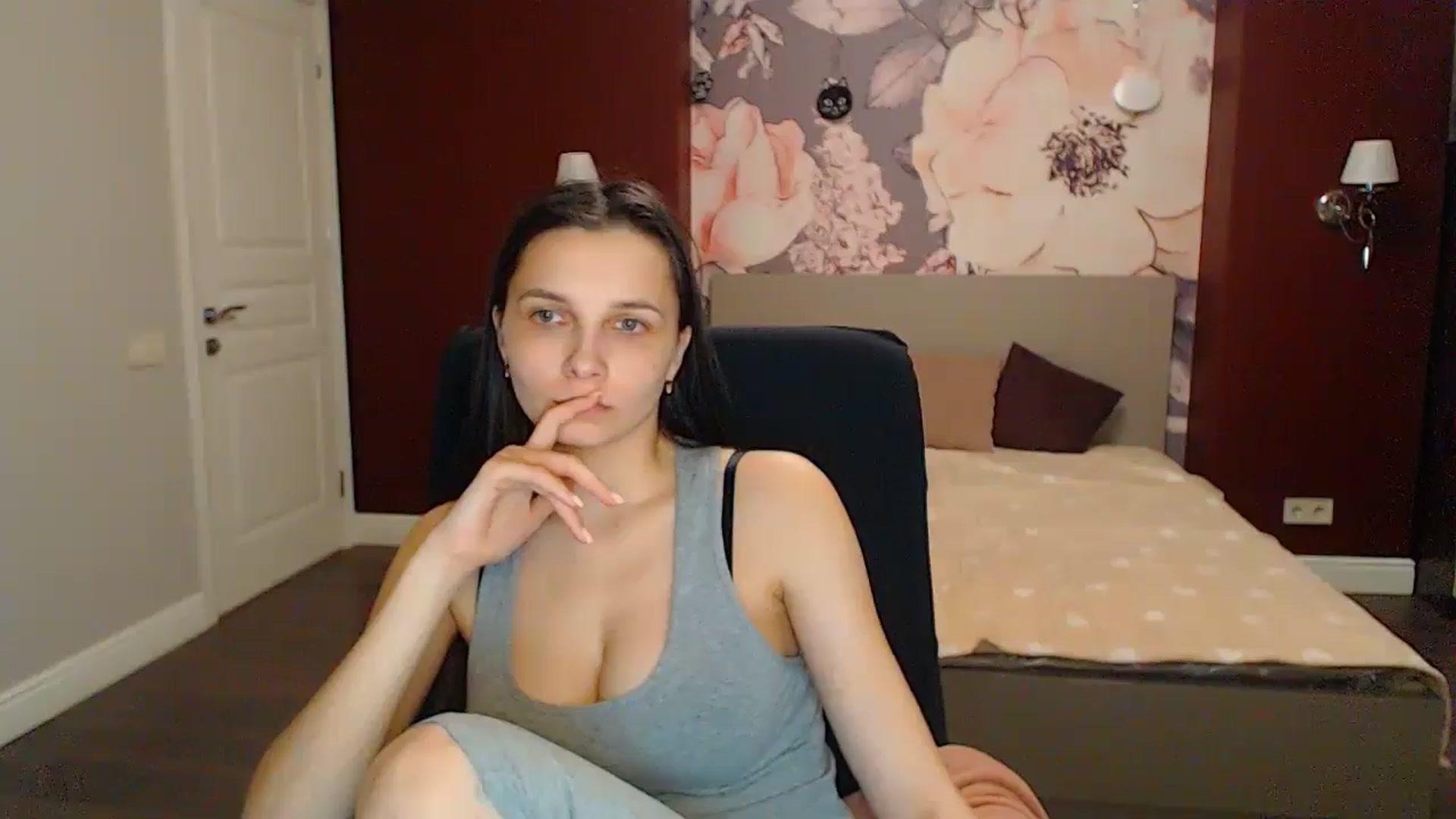 Gallery image thumbnail from Karina_Mils's myfreecams stream on, 04/27/2024, 16:44 image 17 of 20