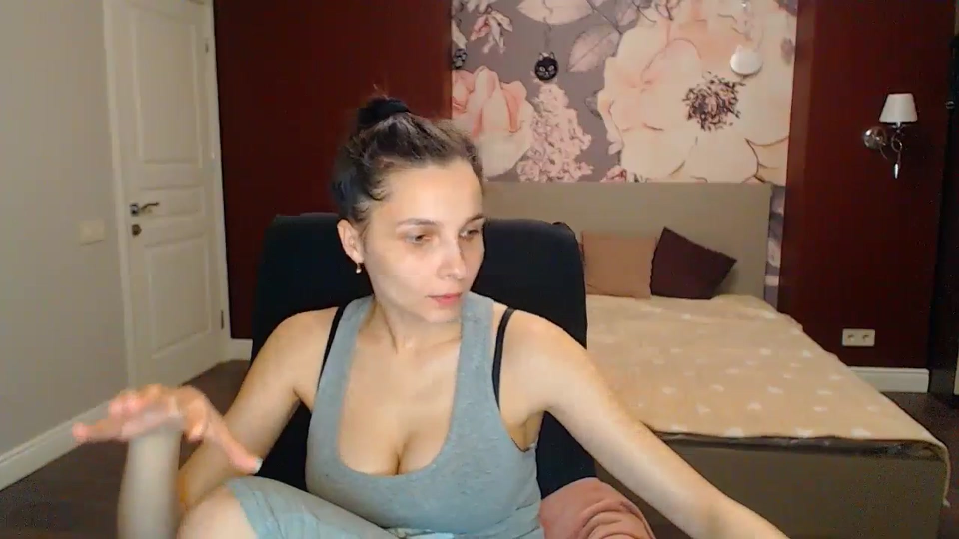 Gallery image thumbnail from Karina_Mils's myfreecams stream on, 04/27/2024, 17:57 image 7 of 20