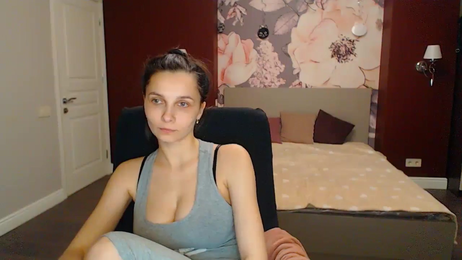 Gallery image thumbnail from Karina_Mils's myfreecams stream on, 04/27/2024, 17:57 image 8 of 20