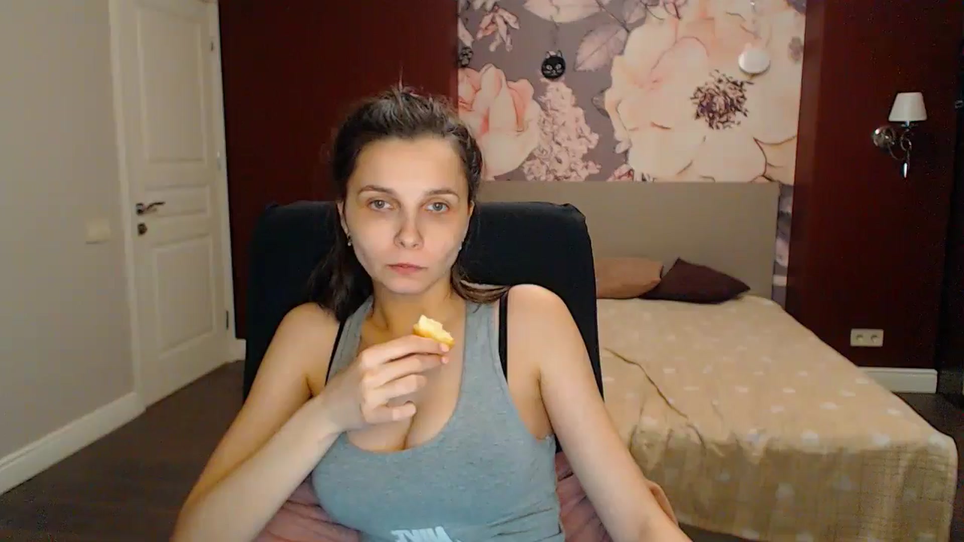 Gallery image thumbnail from Karina_Mils's myfreecams stream on, 04/27/2024, 19:32 image 2 of 20