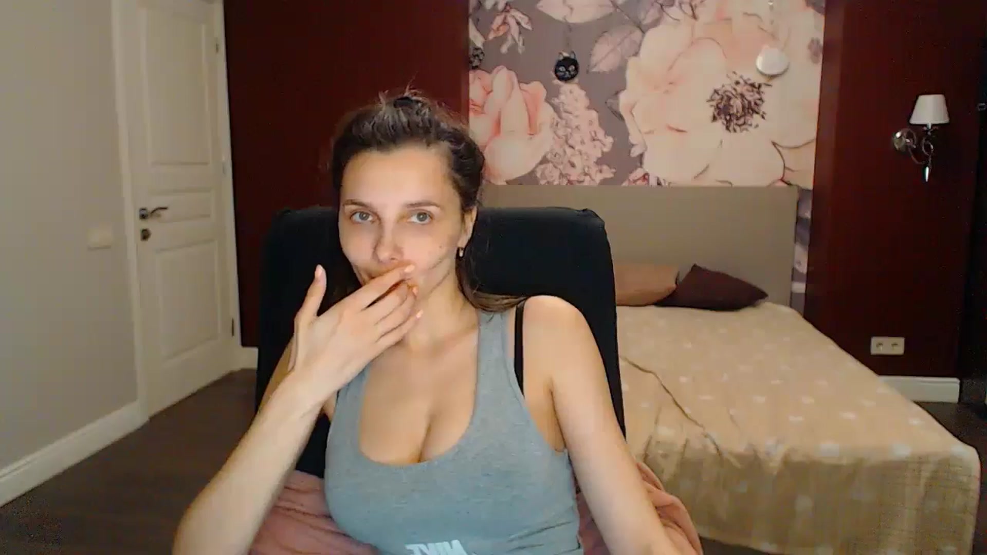 Gallery image thumbnail from Karina_Mils's myfreecams stream on, 04/27/2024, 19:32 image 6 of 20