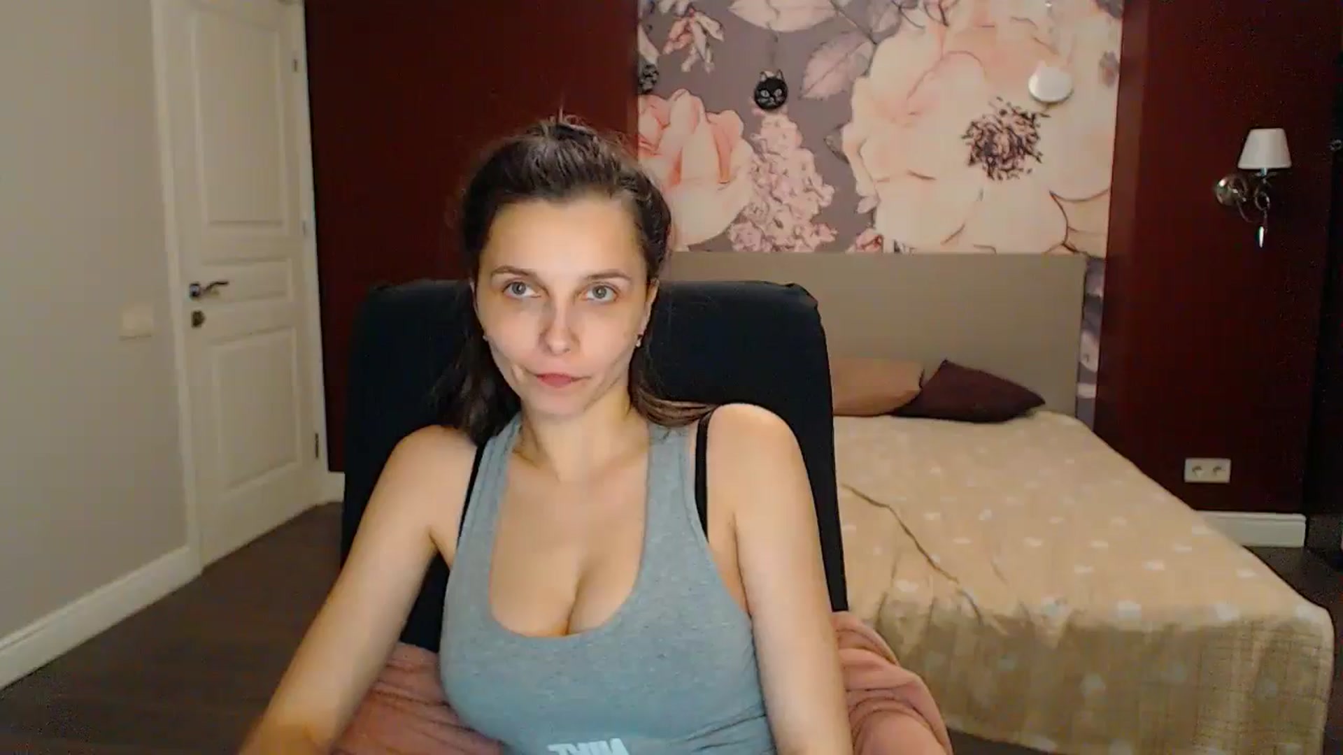 Gallery image thumbnail from Karina_Mils's myfreecams stream on, 04/27/2024, 19:32 image 3 of 20