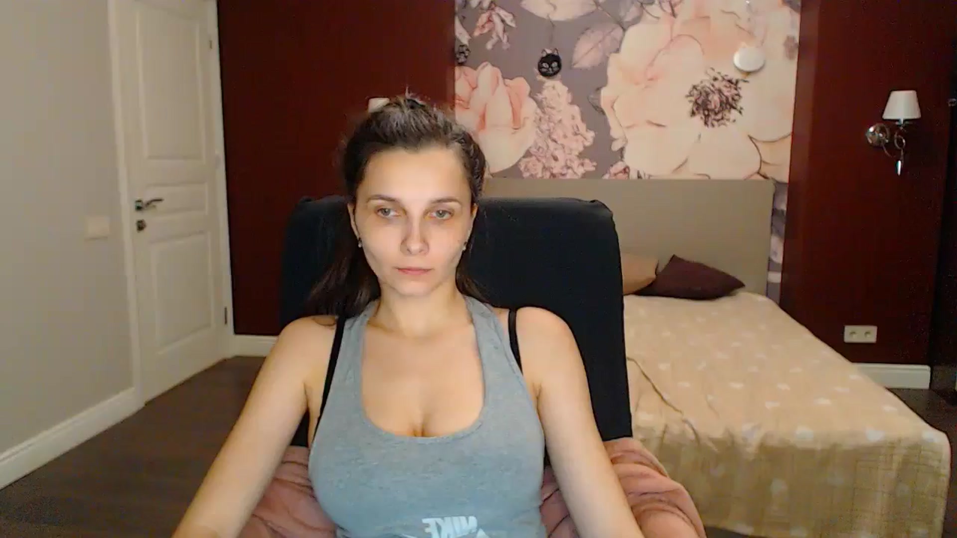 Gallery image thumbnail from Karina_Mils's myfreecams stream on, 04/27/2024, 19:32 image 17 of 20