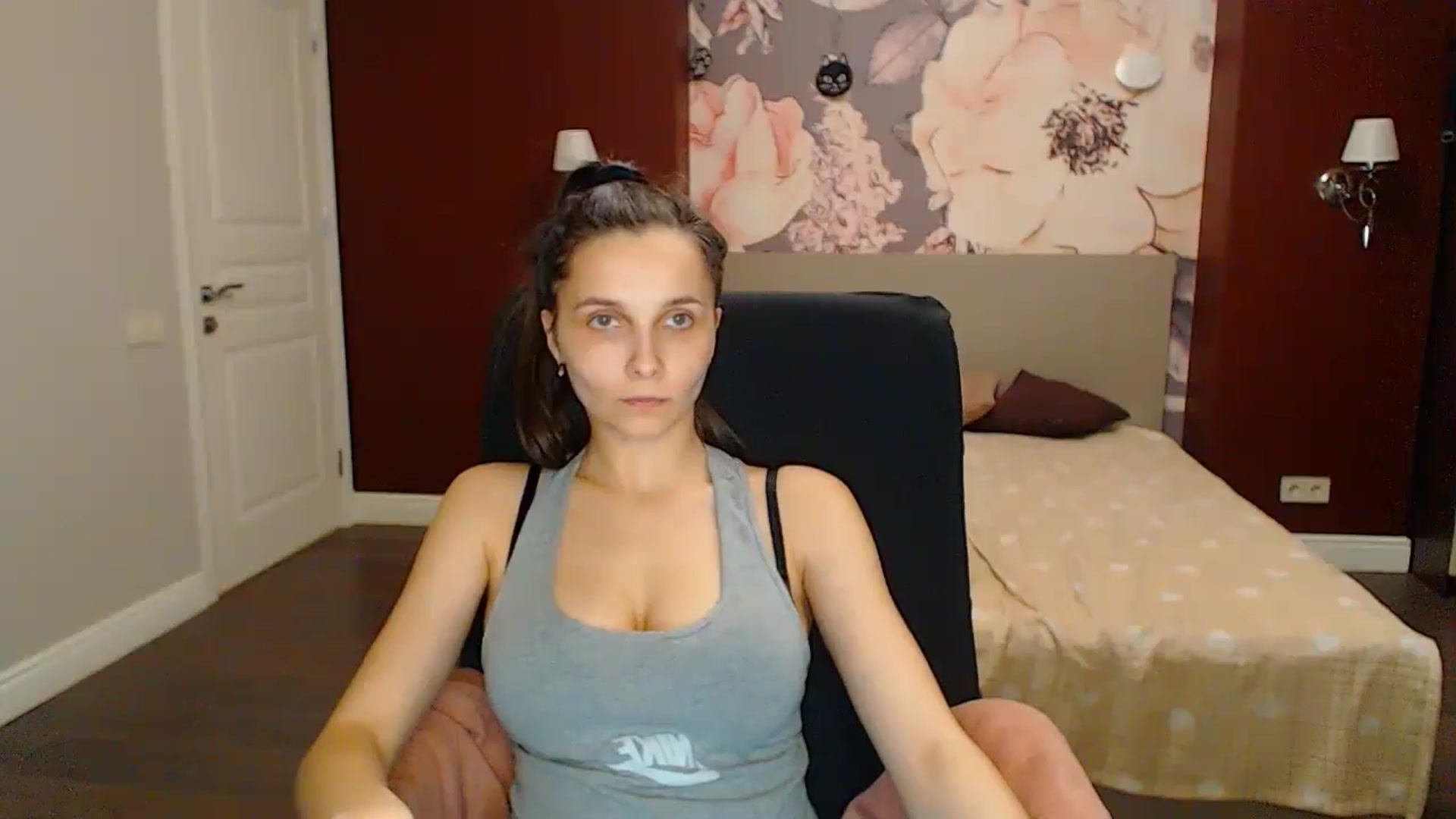 Gallery image thumbnail from Karina_Mils's myfreecams stream on, 04/27/2024, 20:30 image 15 of 20