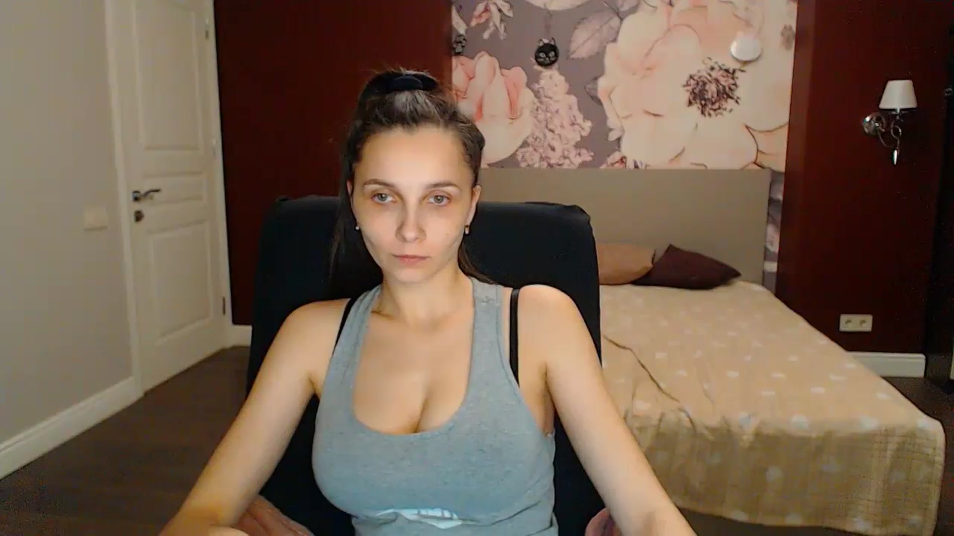 Gallery image thumbnail from Karina_Mils's myfreecams stream on, 04/27/2024, 20:30 image 4 of 20