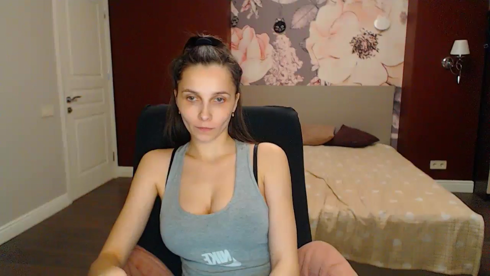 Gallery image thumbnail from Karina_Mils's myfreecams stream on, 04/27/2024, 20:30 image 7 of 20