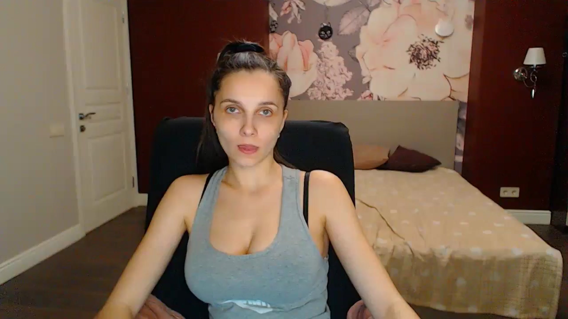 Gallery image thumbnail from Karina_Mils's myfreecams stream on, 04/27/2024, 20:30 image 2 of 20