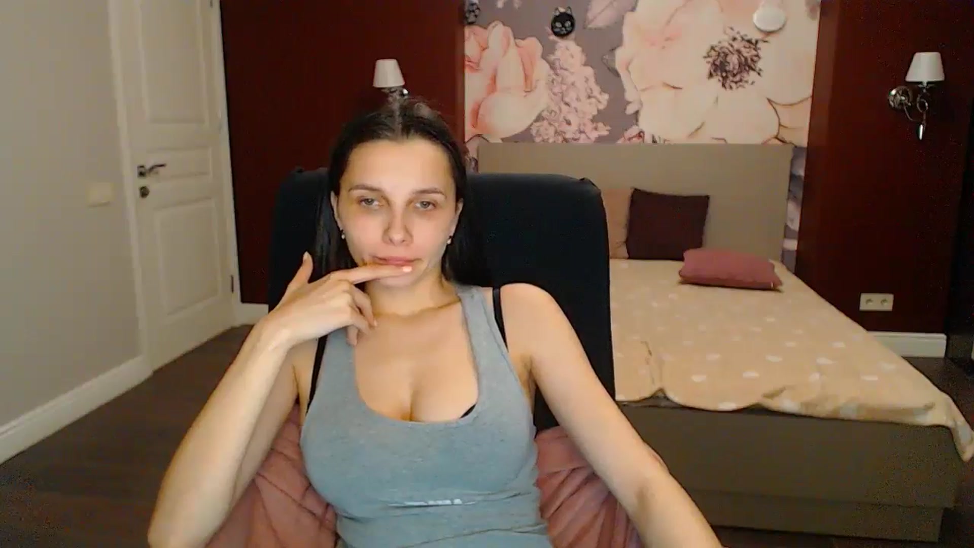 Gallery image thumbnail from Karina_Mils's myfreecams stream on, 04/28/2024, 16:36 image 13 of 20