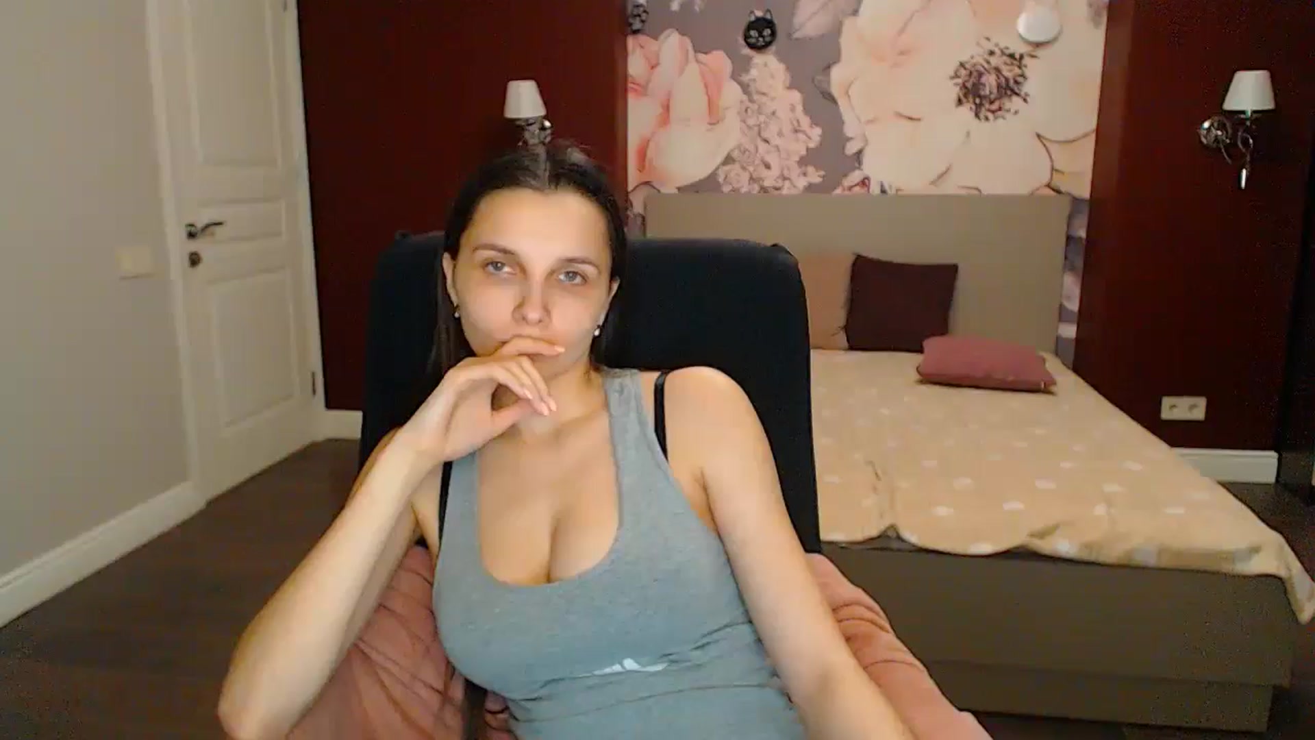 Gallery image thumbnail from Karina_Mils's myfreecams stream on, 04/28/2024, 16:36 image 7 of 20