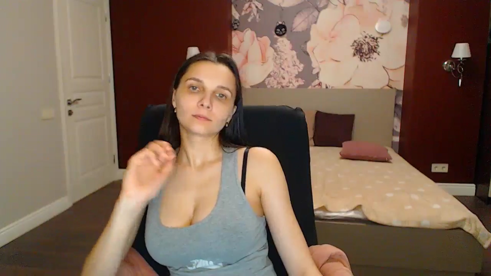 Gallery image thumbnail from Karina_Mils's myfreecams stream on, 04/28/2024, 18:06 image 11 of 20