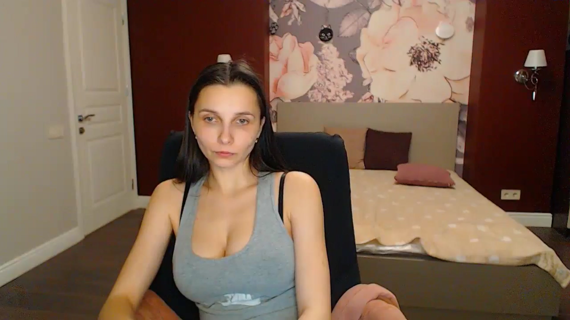 Gallery image thumbnail from Karina_Mils's myfreecams stream on, 04/28/2024, 18:06 image 7 of 20