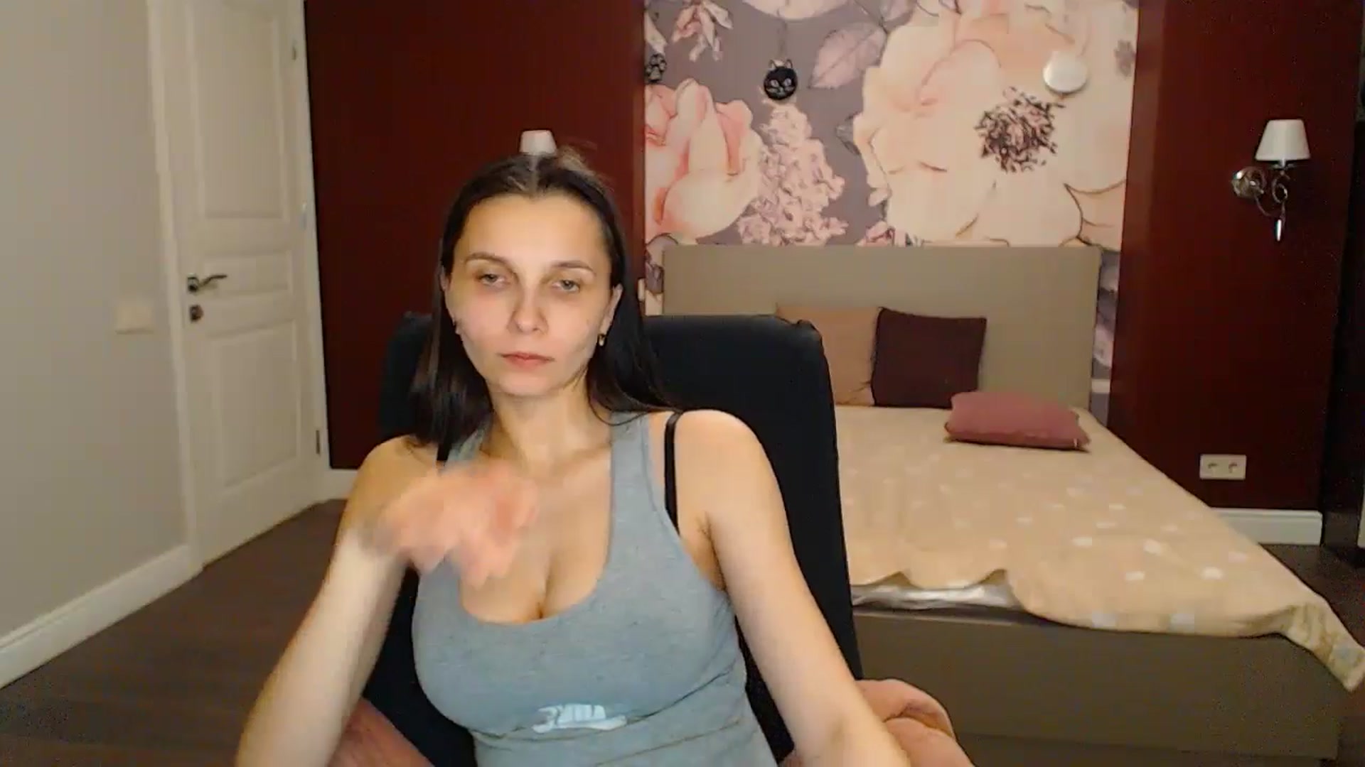 Gallery image thumbnail from Karina_Mils's myfreecams stream on, 04/28/2024, 18:06 image 8 of 20