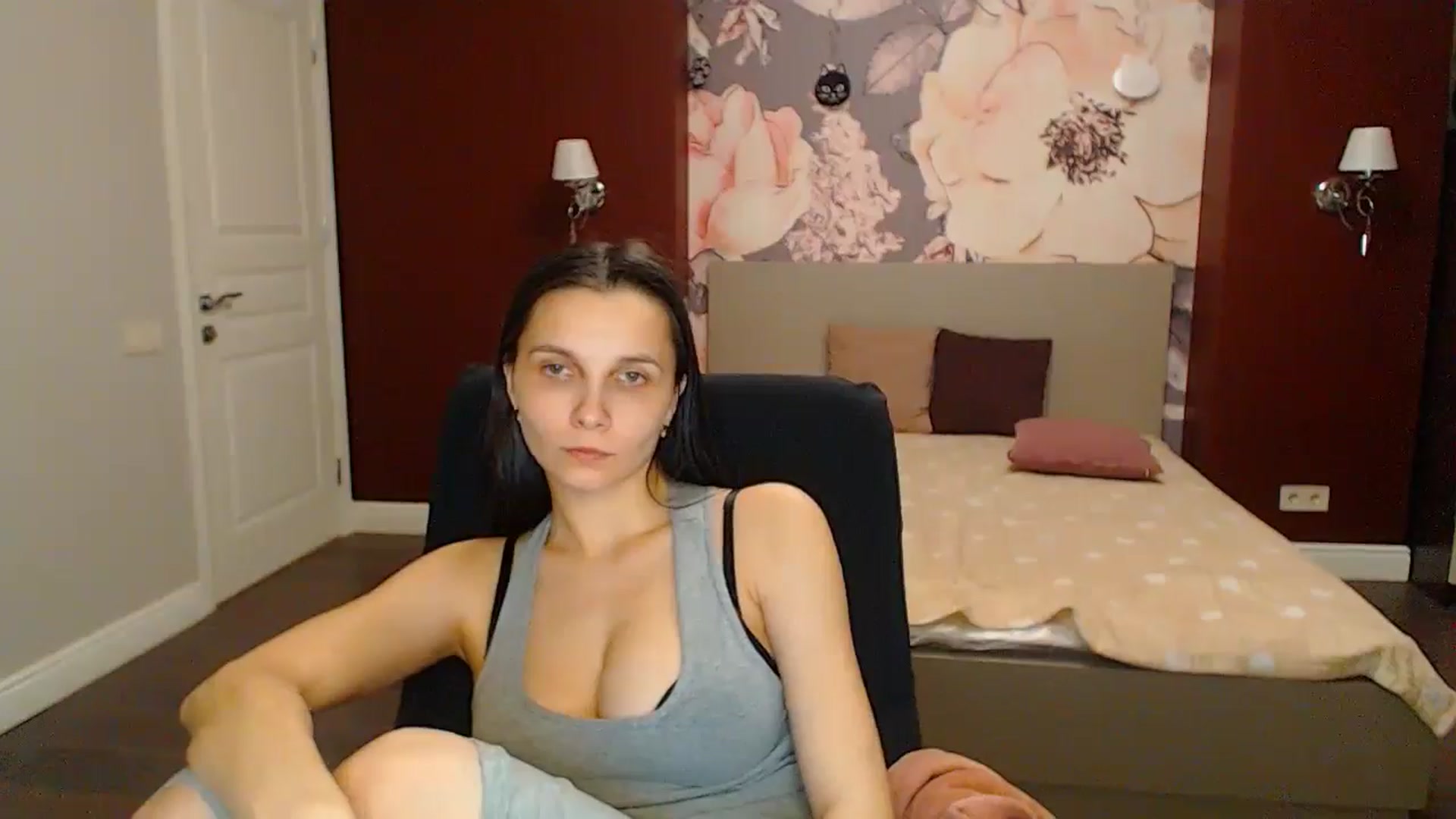 Gallery image thumbnail from Karina_Mils's myfreecams stream on, 04/28/2024, 19:00 image 12 of 20