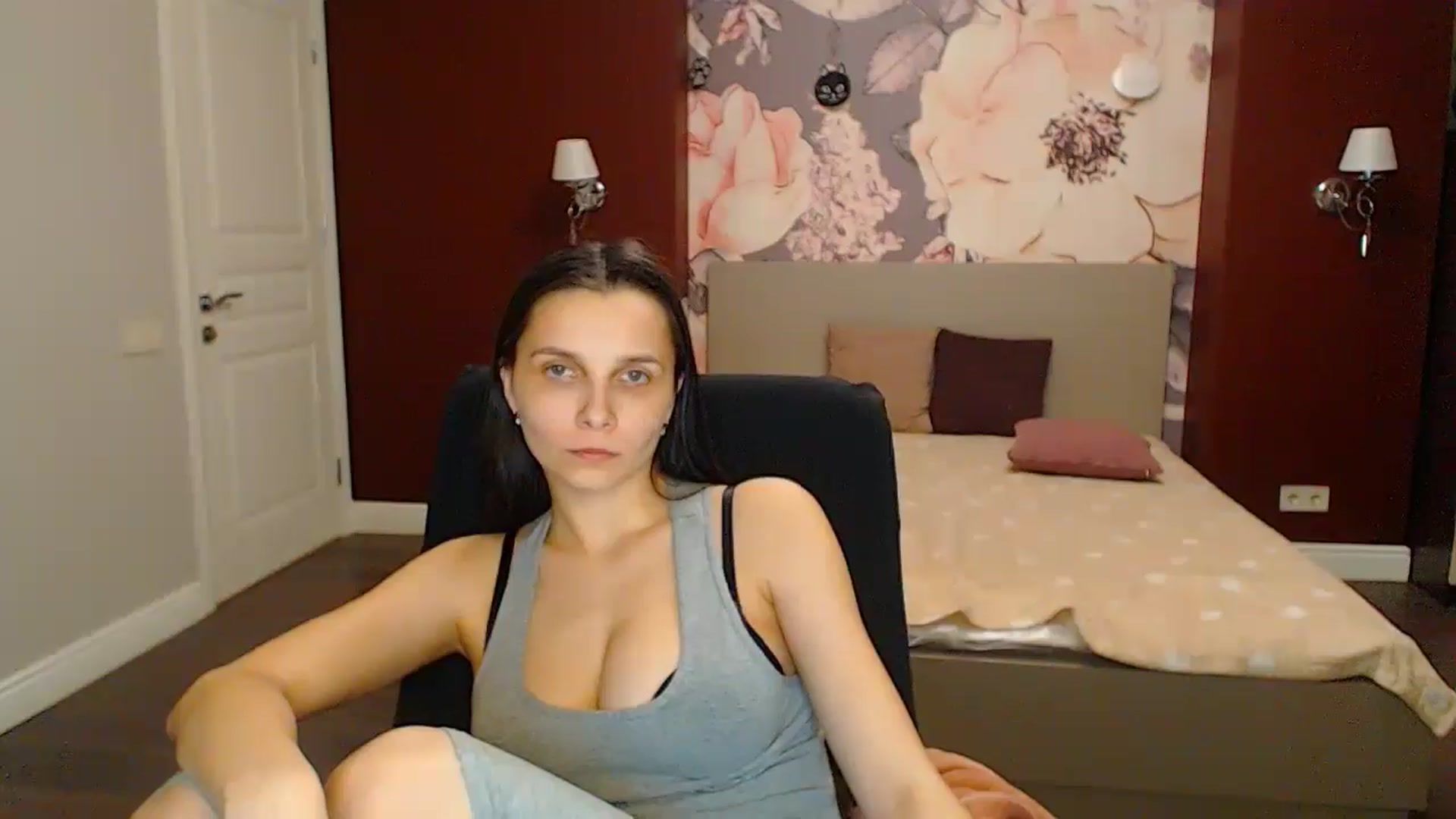 Gallery image thumbnail from Karina_Mils's myfreecams stream on, 04/28/2024, 19:00 image 7 of 20