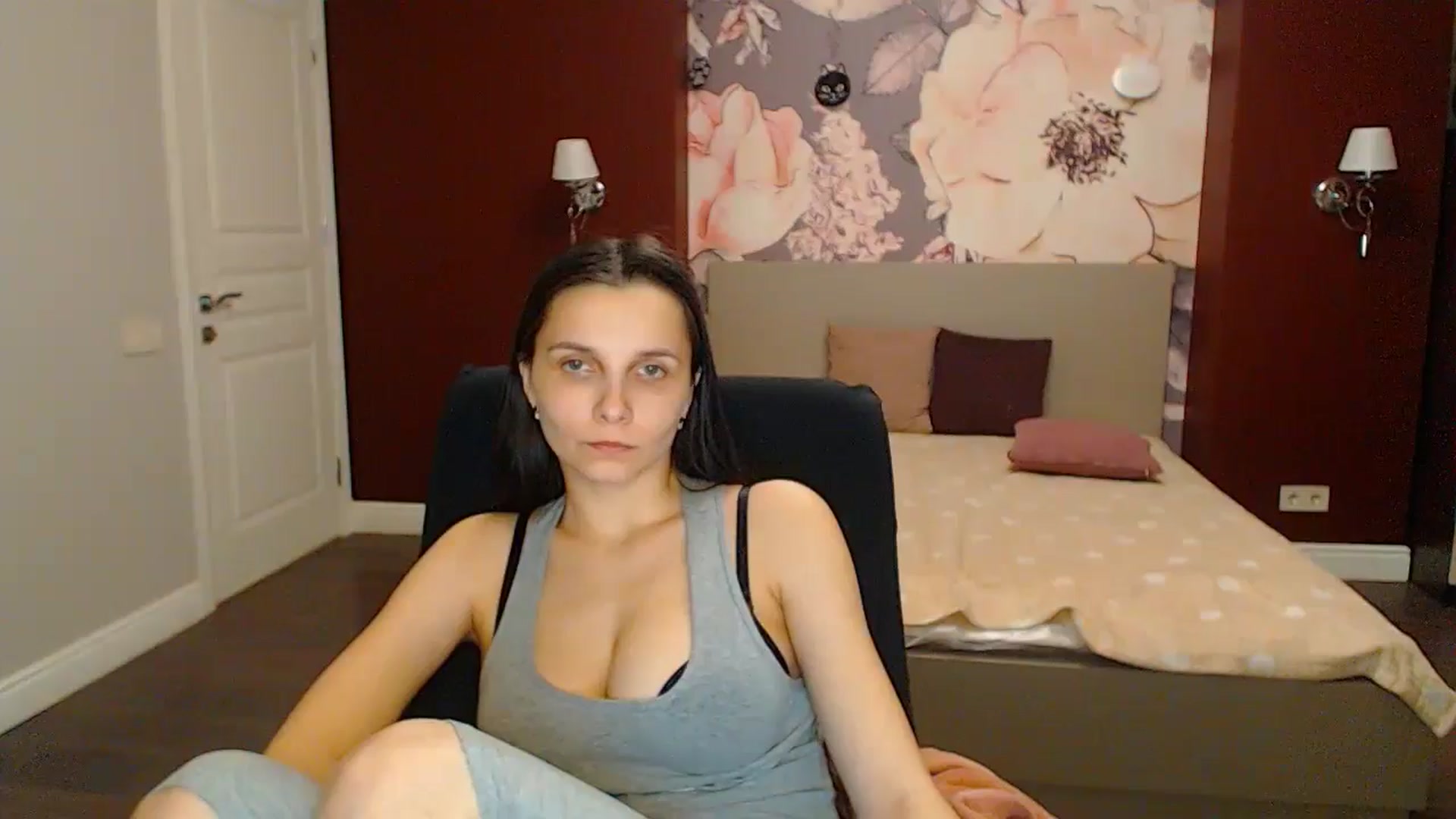 Gallery image thumbnail from Karina_Mils's myfreecams stream on, 04/28/2024, 19:00 image 1 of 20