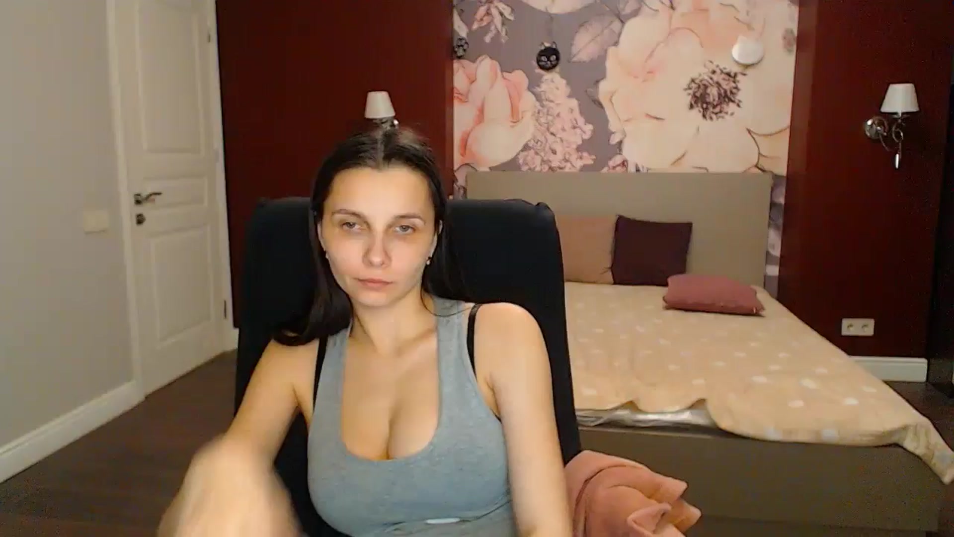 Gallery image thumbnail from Karina_Mils's myfreecams stream on, 04/28/2024, 19:00 image 14 of 20
