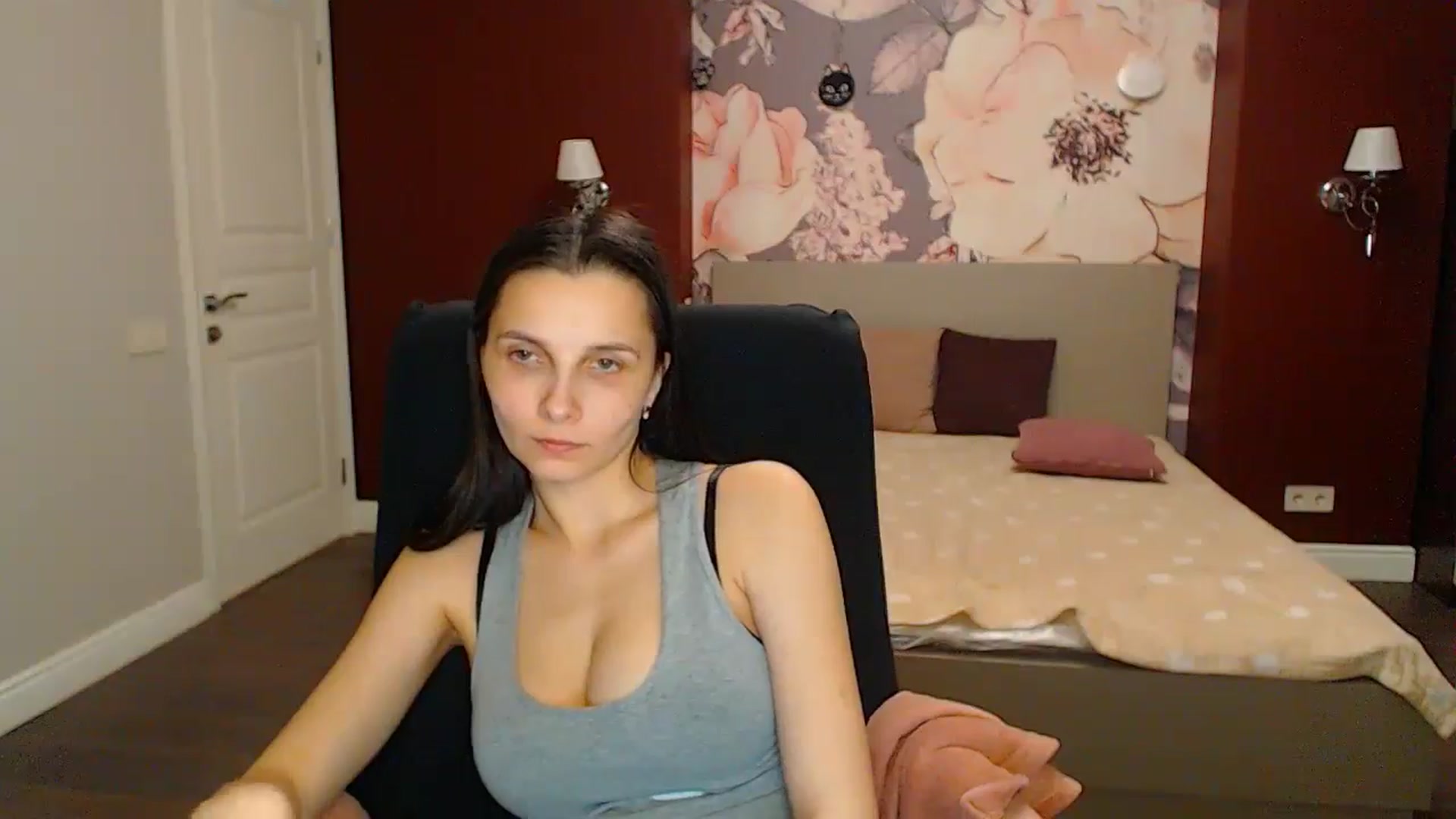Gallery image thumbnail from Karina_Mils's myfreecams stream on, 04/28/2024, 19:00 image 17 of 20